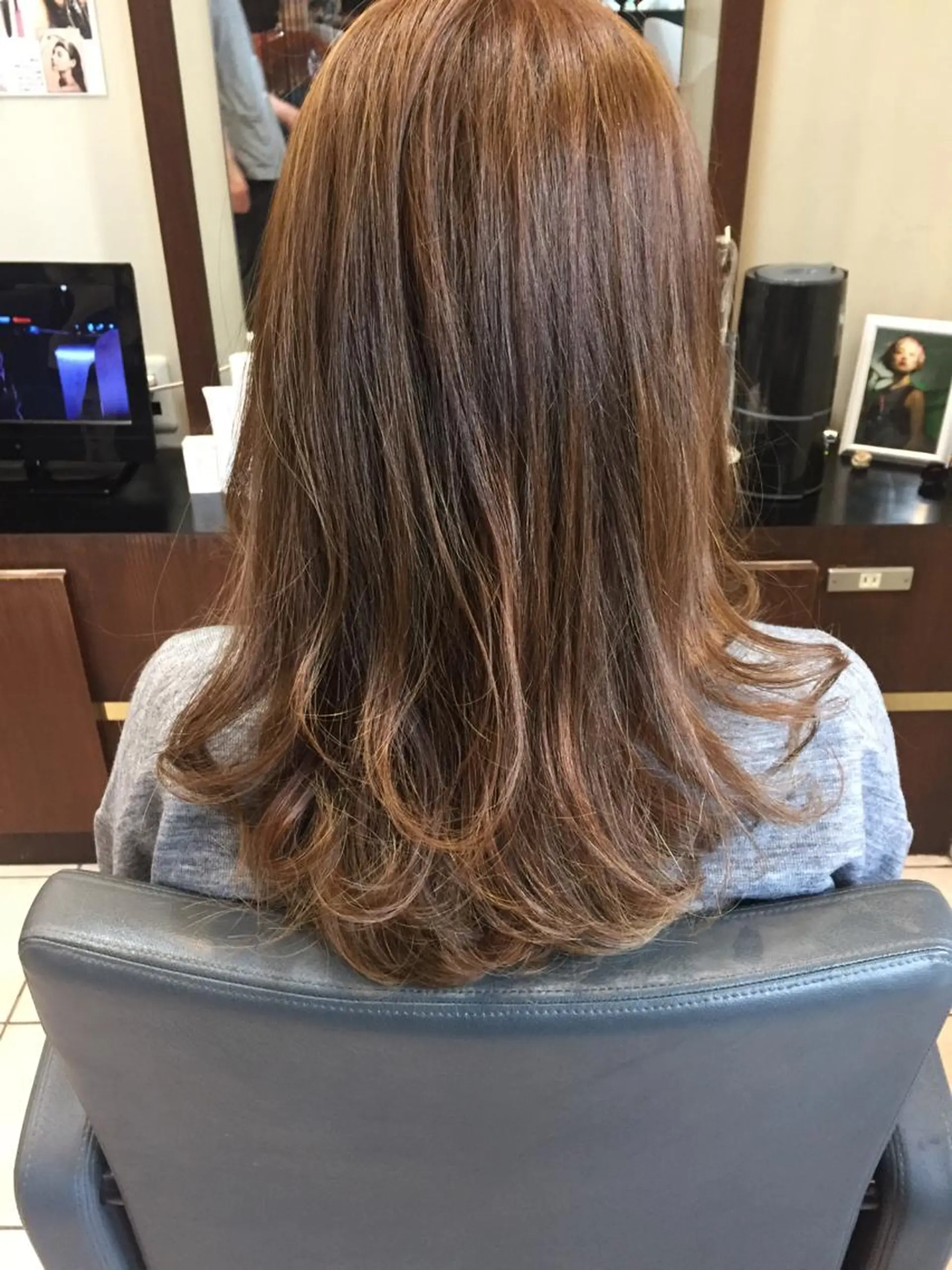 ミディアム セミロング カラー ハイライトカラー ハイライト ナガイ ユウキのヘアスタイル