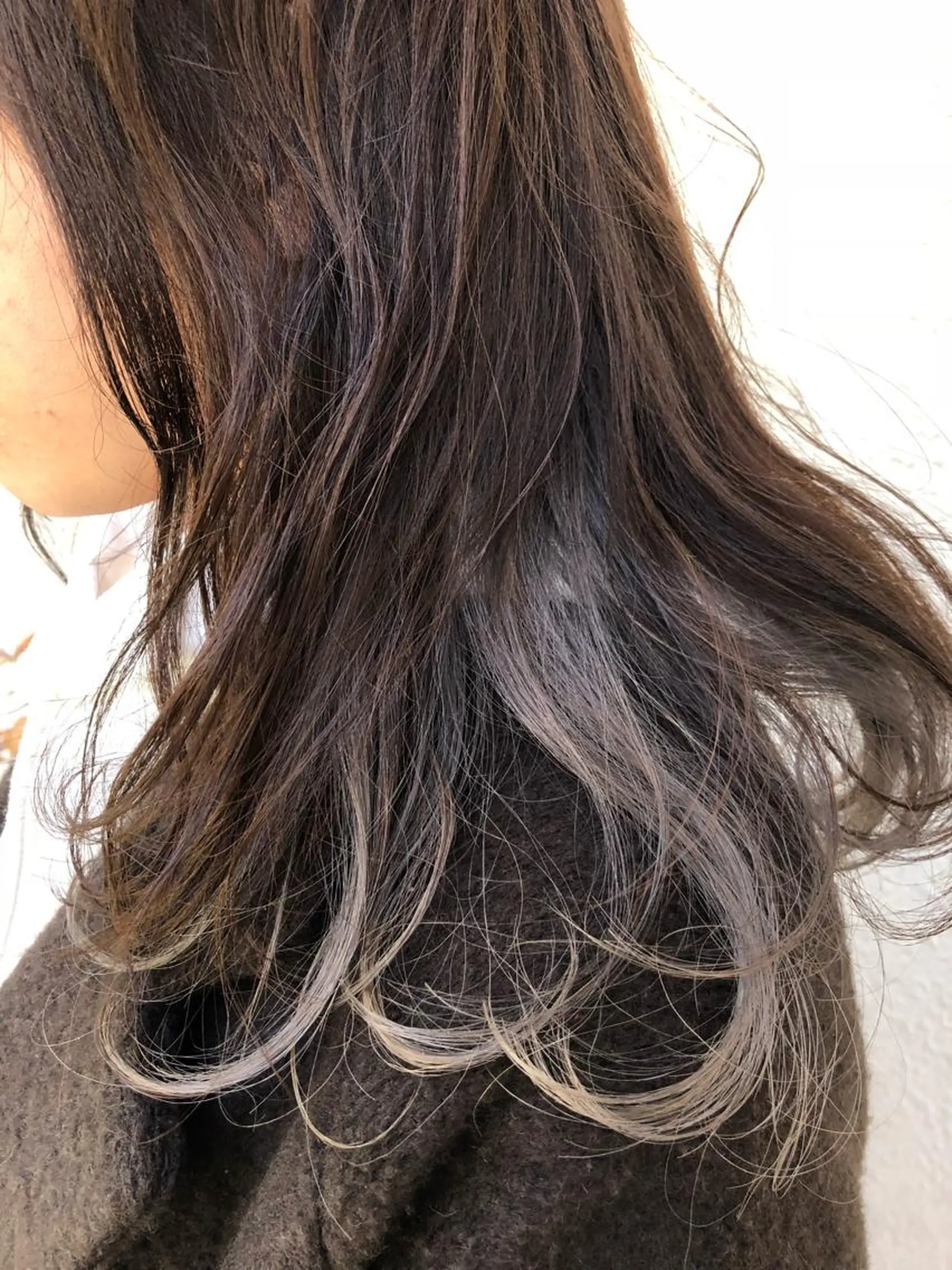 ミディアム カラー パーマ ヘアアレンジ アッシュ インナーカラー シルバー シルバーアッシュ 脱白髪染め特化GBG 自由が丘所属・【白髪ぼかし 専門GBG】自由が丘のヘアスタイル