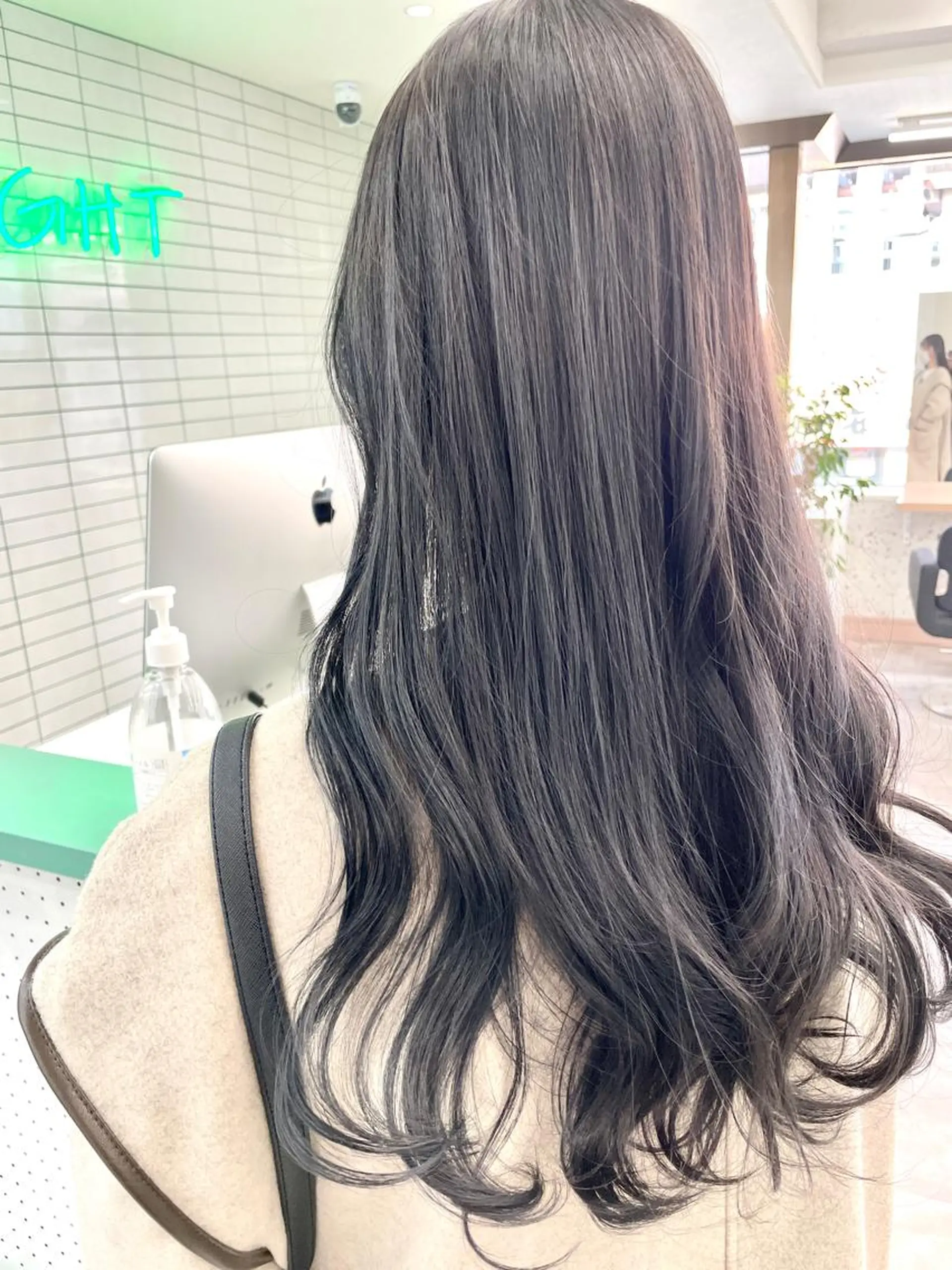 ロング カラー ブルーカラー ブルーバイオレット 透明感カラー ハイライトカラー ハイトーンカラー カット ヘアカラー トリートメント 💚透明感カラー💚 ♻️本間♻️のヘアスタイル