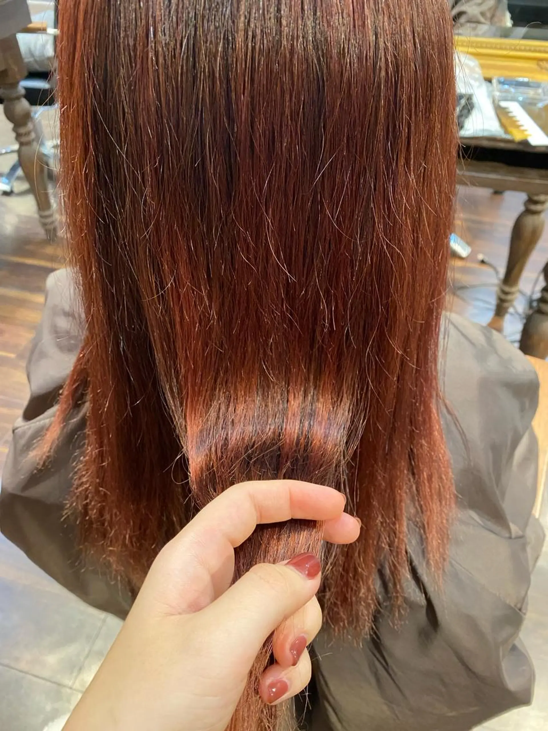 ロング カラー パーマ ヘアアレンジ ブラウンカラー カシス レッドカラー レッドブラウン 髪質改善 韓国ヘア×髪質 改善🇰🇷シオリのヘアスタイル