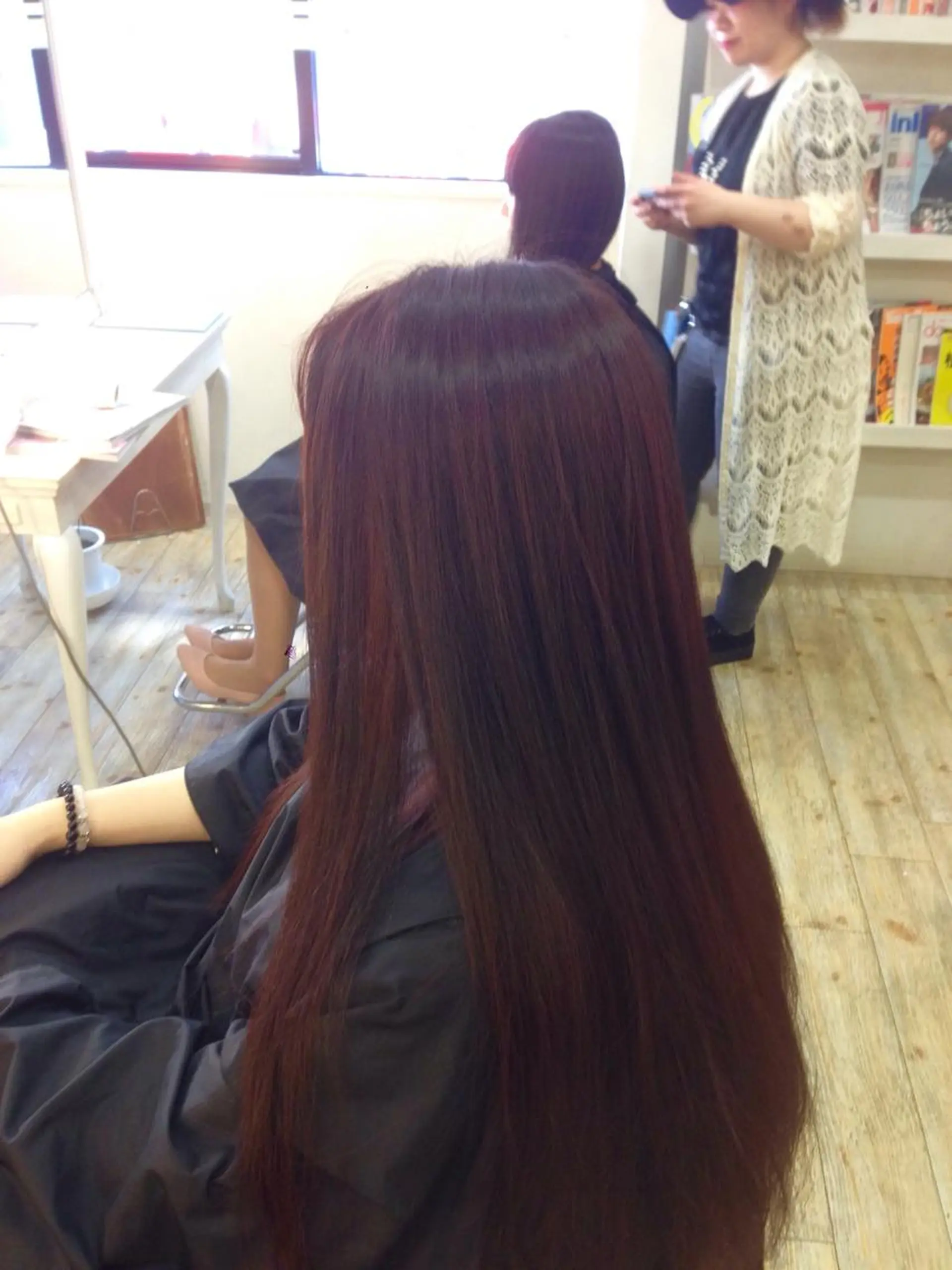 ロング カラー レッドカラー 小倉 聖也のヘアスタイル