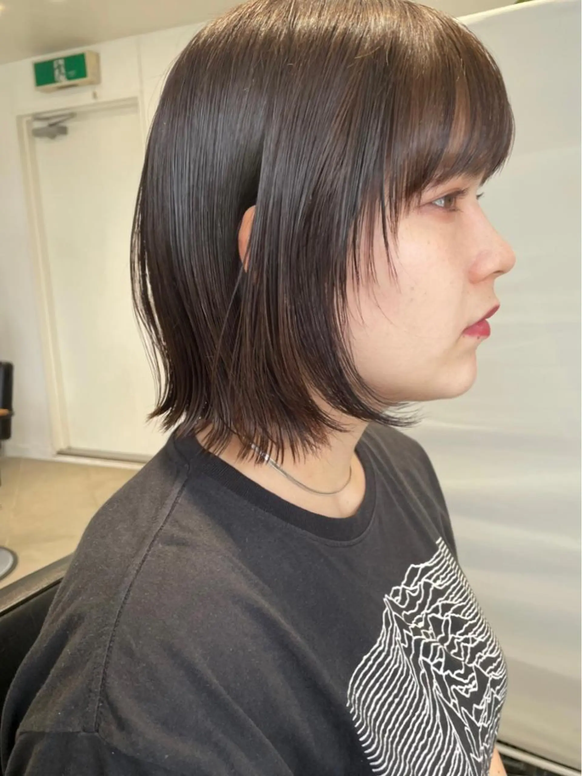 ショート カラー 切りっぱなしボブ ボブ ウルフカット カット ヘアカラー トリートメント Loom.所属・村上雅人 ナチュラルモードのヘアスタイル