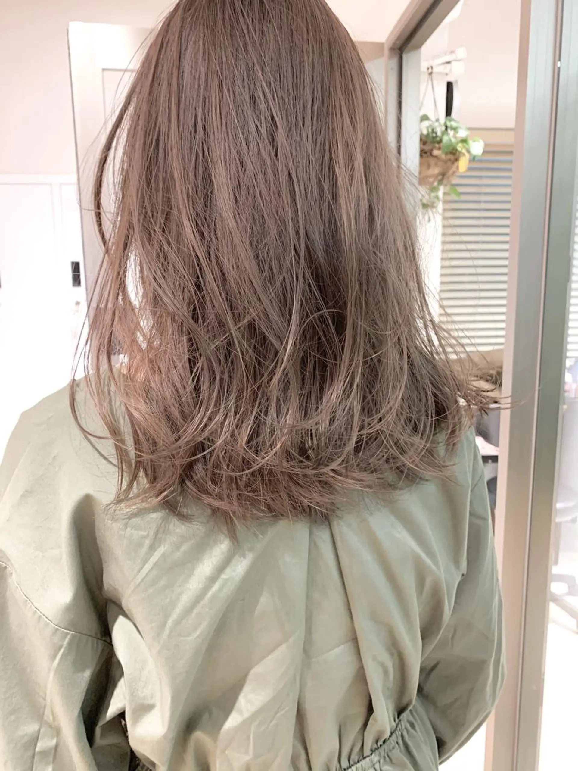 ミディアム カラー ヘアアレンジ ベージュカラー ミルクティーベージュ 🌿ショート🌿 パーマ🌿淳平のヘアスタイル