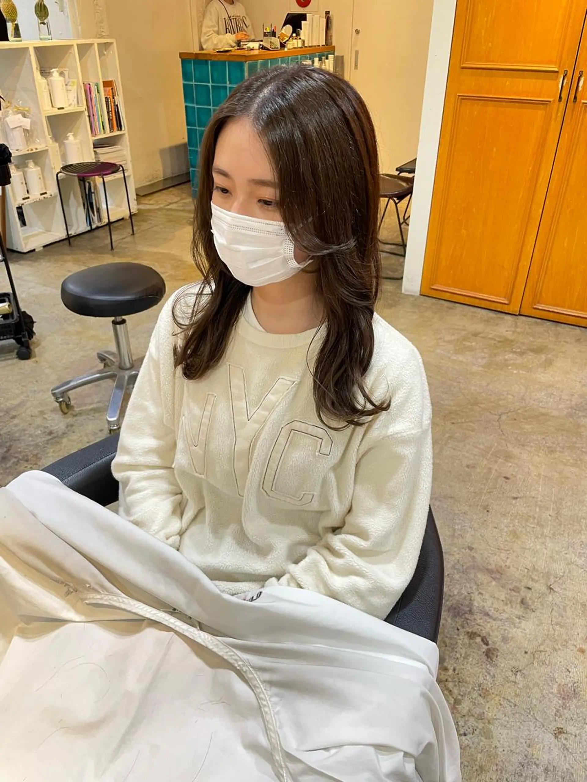 セミロング カラー ブリーチ ダブルカラー グレージュ ブリーチなしカラー カット ヘアカラー トリートメント MIOベージュカラー 柔らかいカラーのヘアスタイル