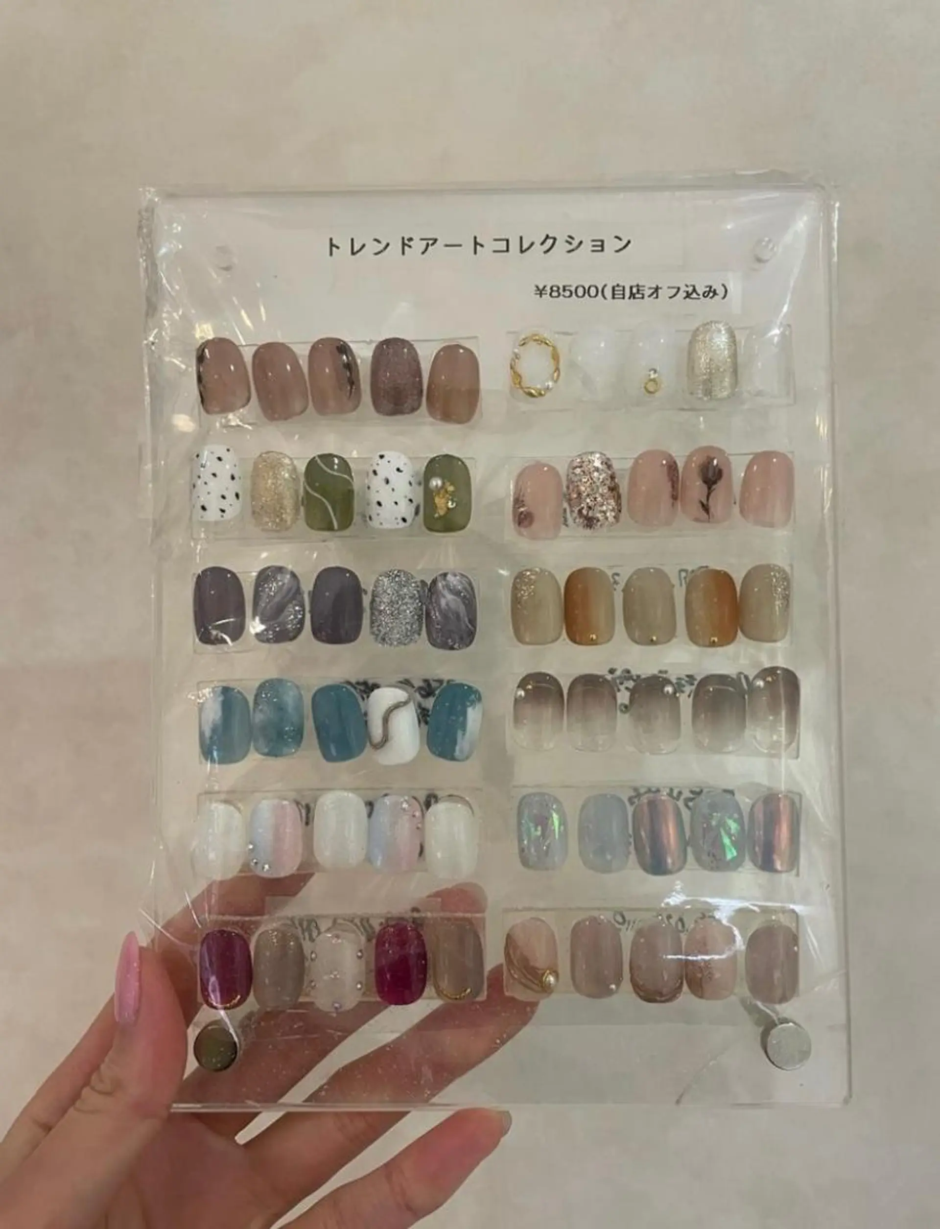 ネイル アートネイル アンジェリカミッシェル関内店所属・内海 千尋のネイルデザイン