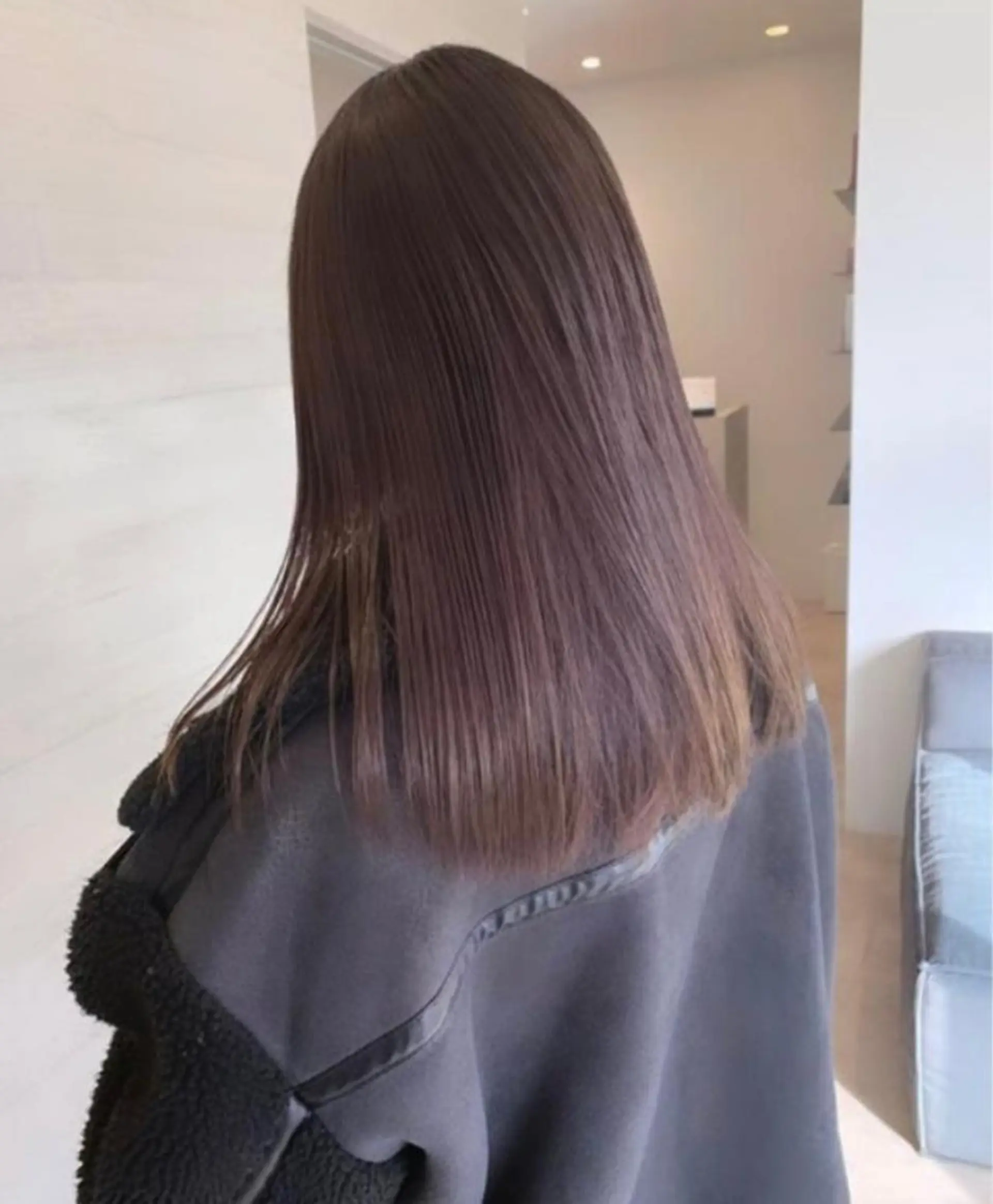 セミロング カラー ブラウンカラー サキ🤍ハイトーン 🩰くびれ巻きヘアのヘアスタイル