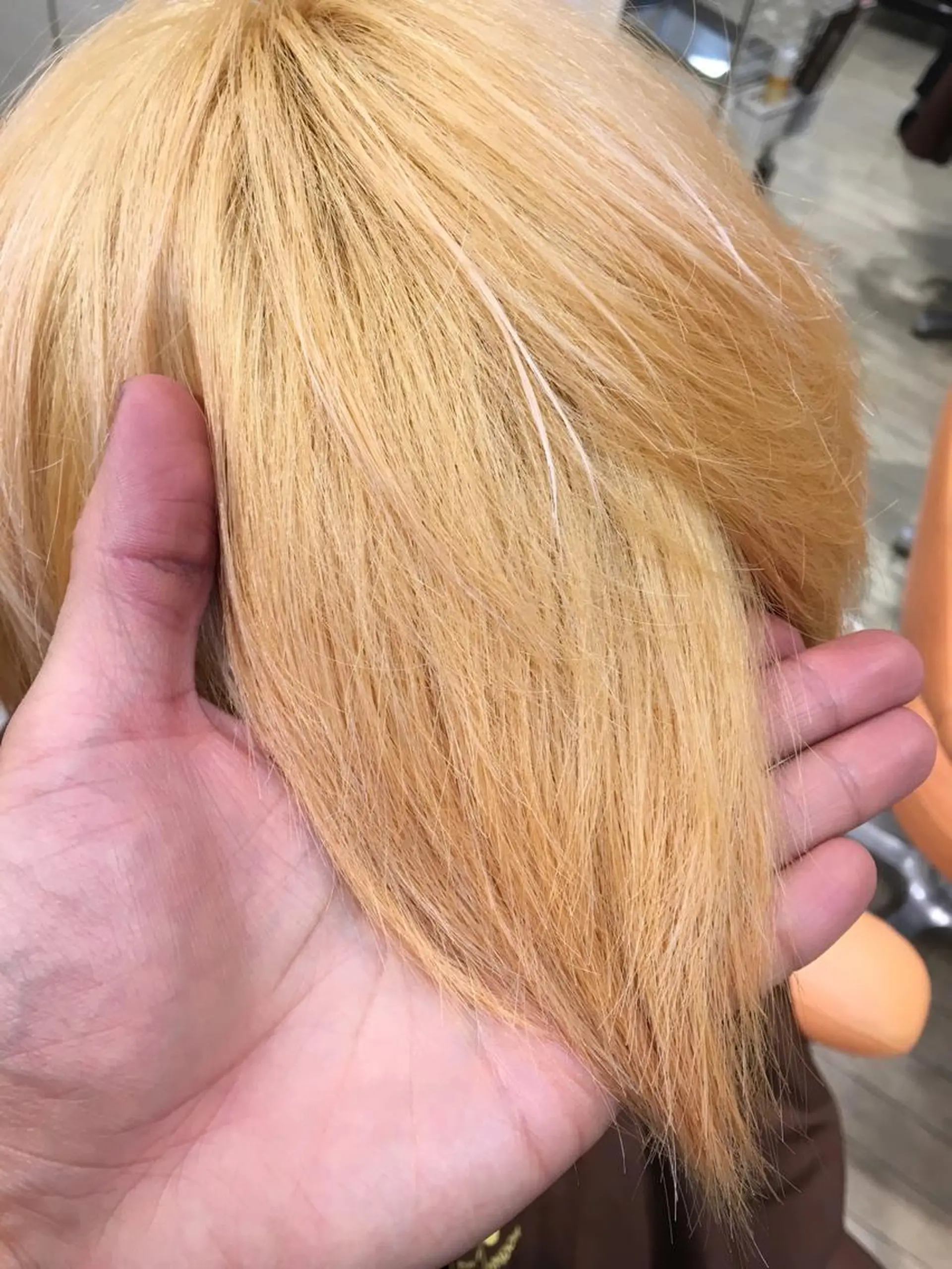 ショート カラー ブリーチ ケアブリーチ 坪井佑樹のヘアスタイル