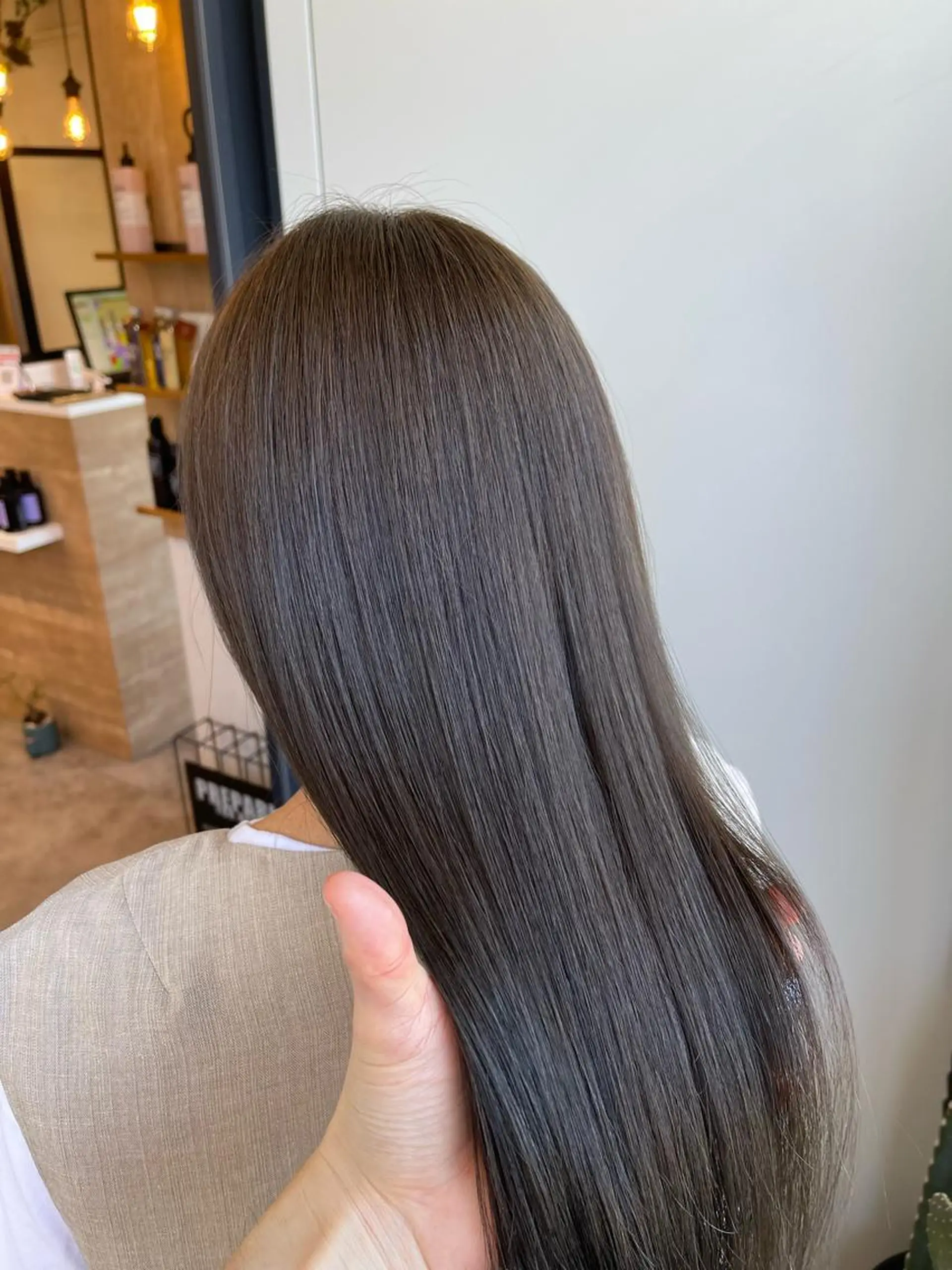 カラー 透けるベージュ/ 艶カラー♡のヘアスタイル