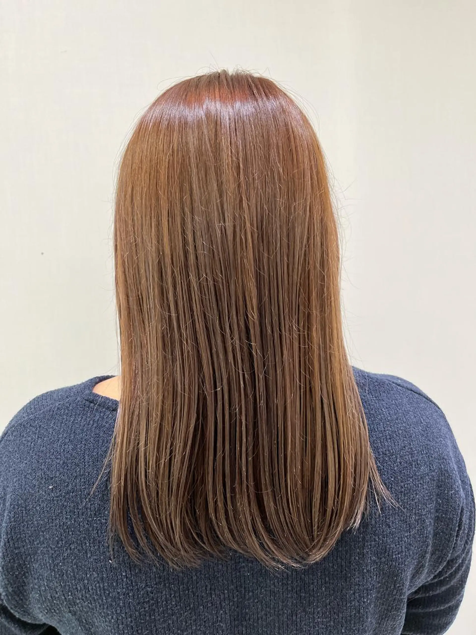 カラー 伊佐 愛のヘアスタイル