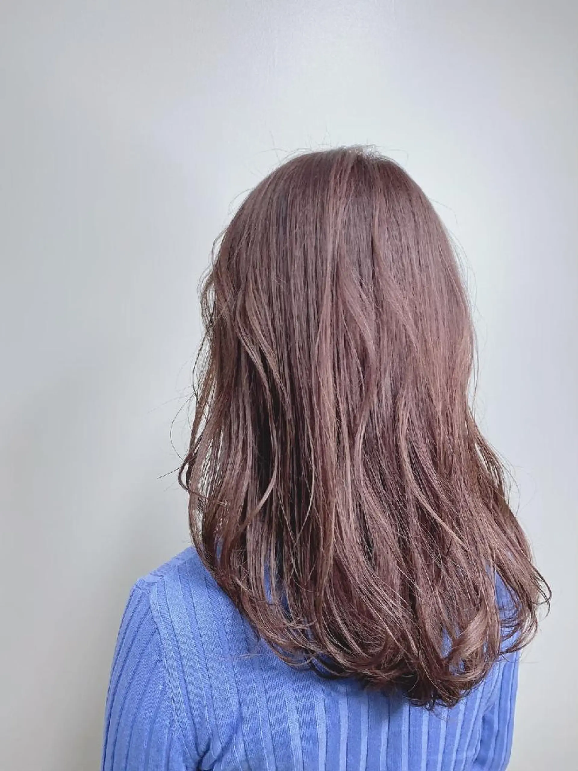 ミディアム アッシュ 田辺 侑未のヘアスタイル