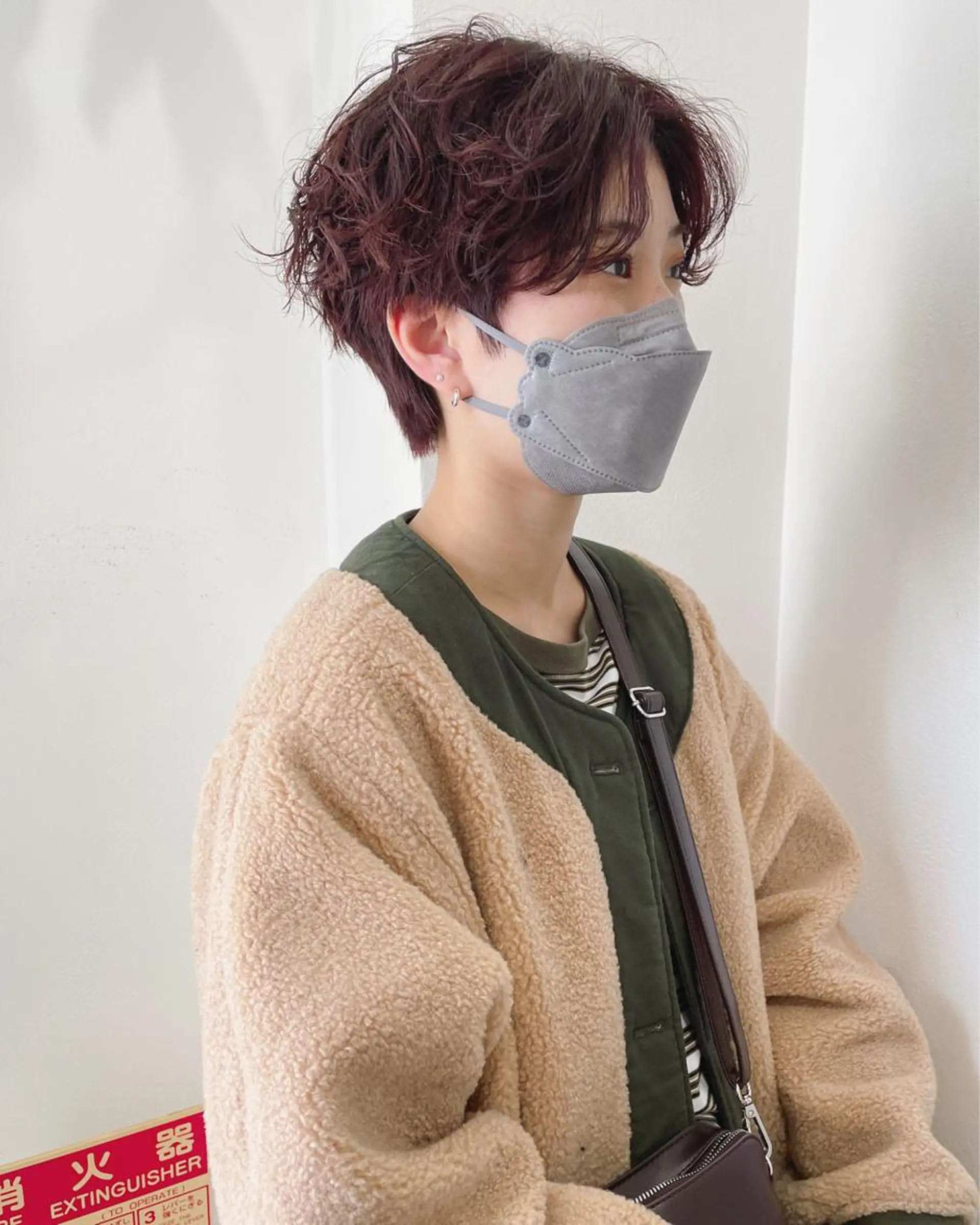 ショート カラー パーマ ブラウンカラー くせ毛 ショートヘア カット ヘアカラー トリートメント Loom.所属・村上雅人 ナチュラルモードのヘアスタイル