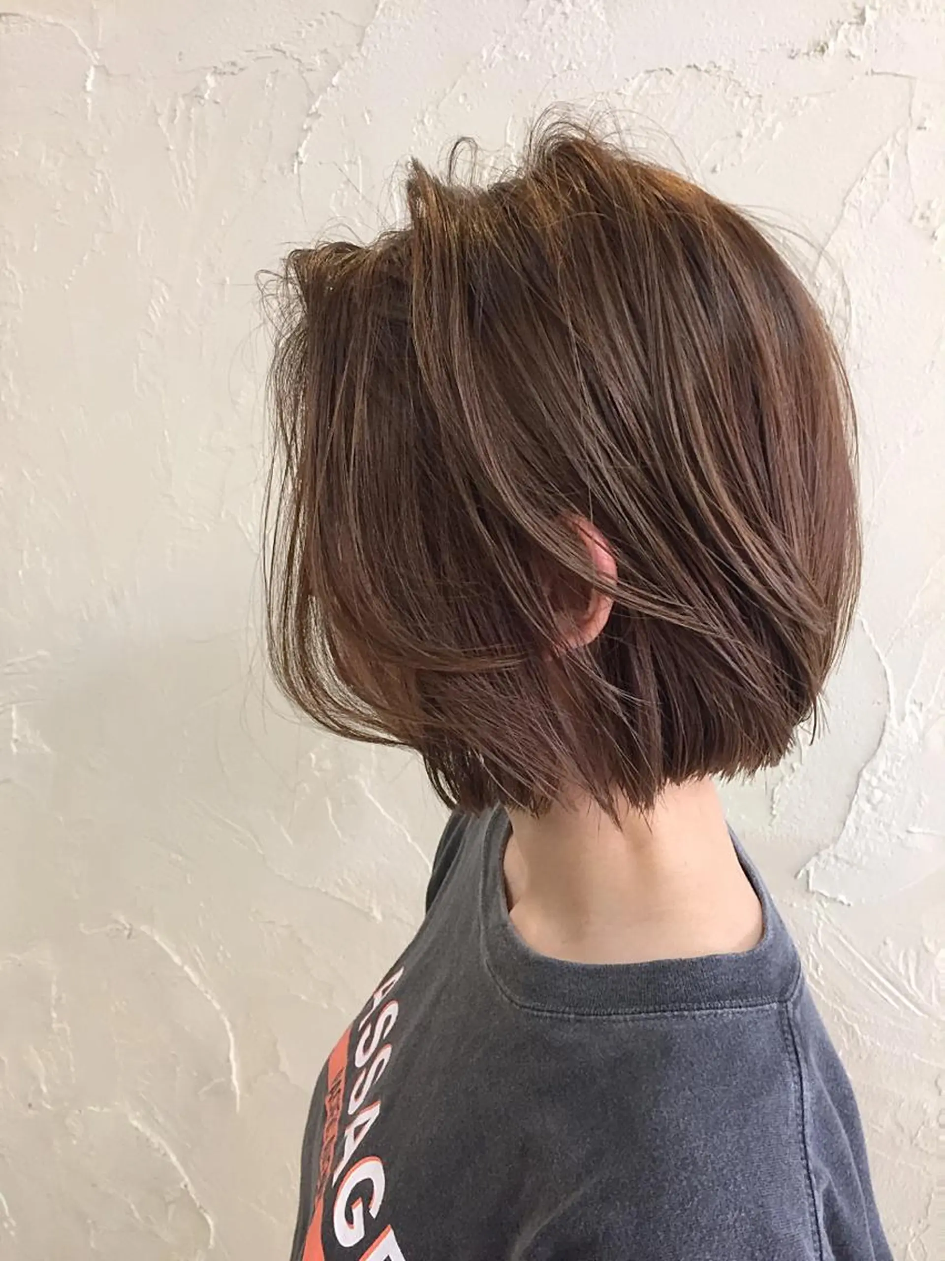 ショート 韓国レイヤー外国人風 透明感カラー髪質改善のヘアスタイル