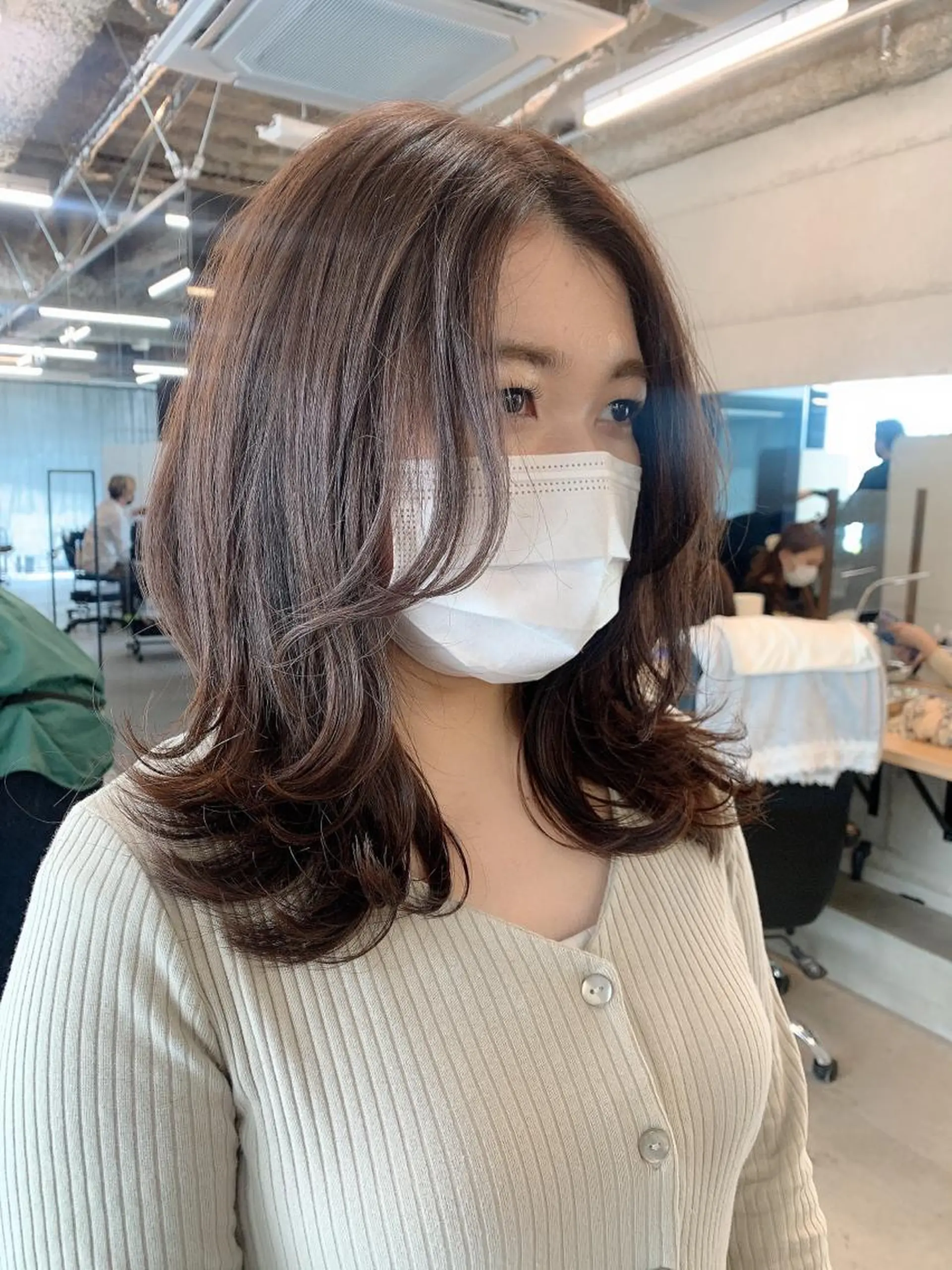 ミディアム カラー レイヤーカット カット ヘアカラー トリートメント ヘッドスパ 透明感/オリーブ/ グレージュ/YUKAのヘアスタイル