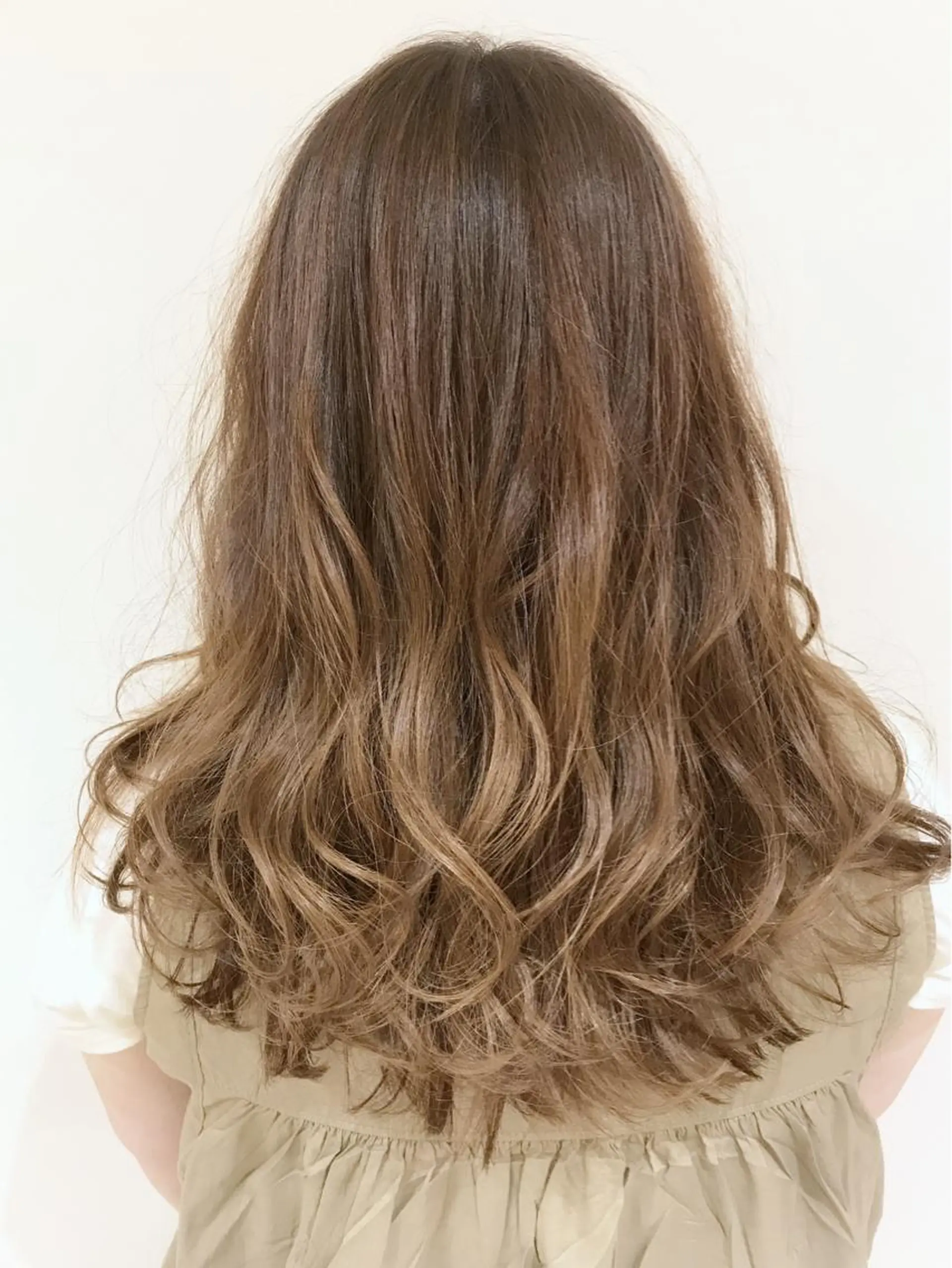 セミロング カラー イルミナカラー カット ヘアカラー トリートメント ハイライト/髪質改善 ✂️十河祐輝のヘアスタイル