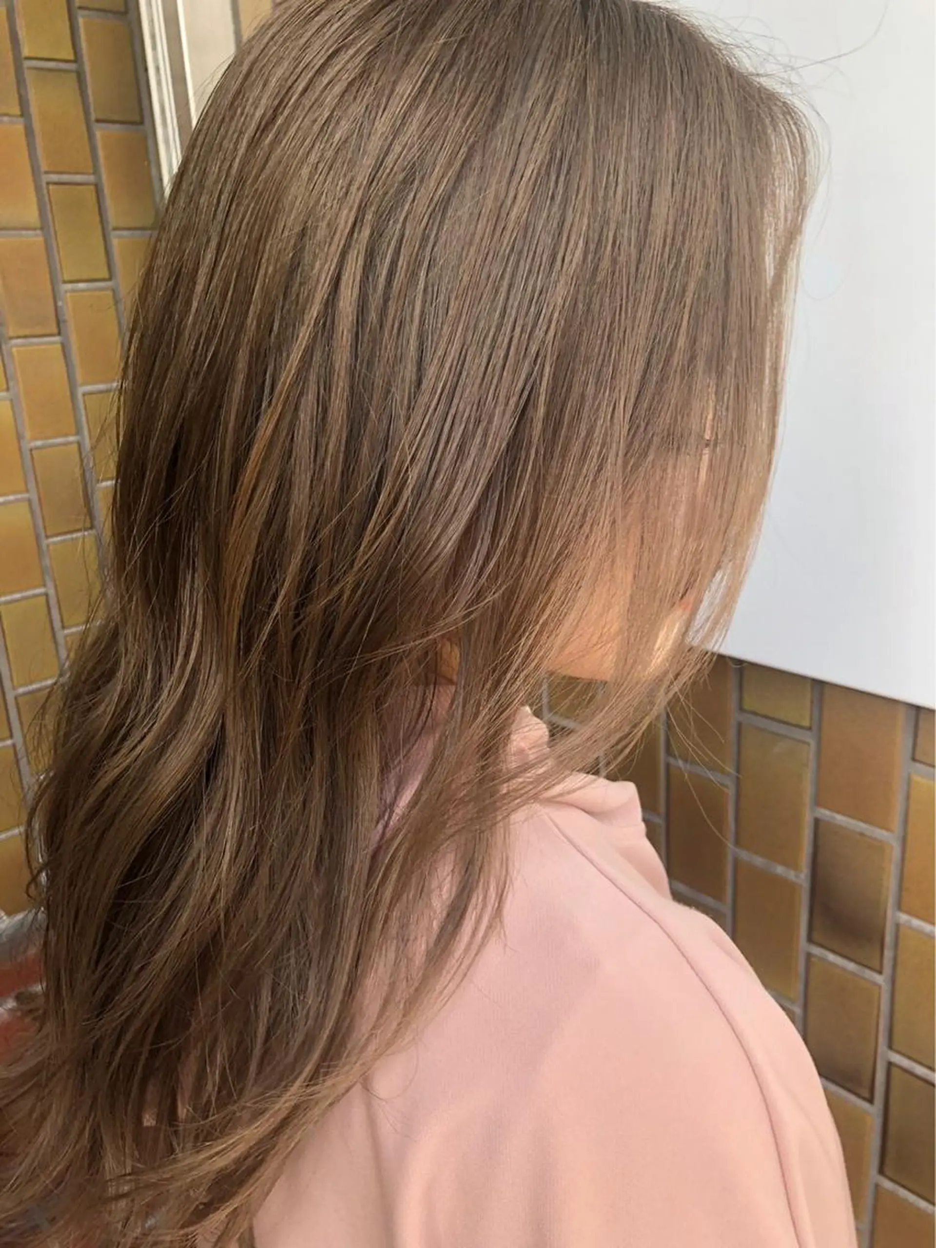 ロング カラー ベージュカラー 西岡 優太のヘアスタイル