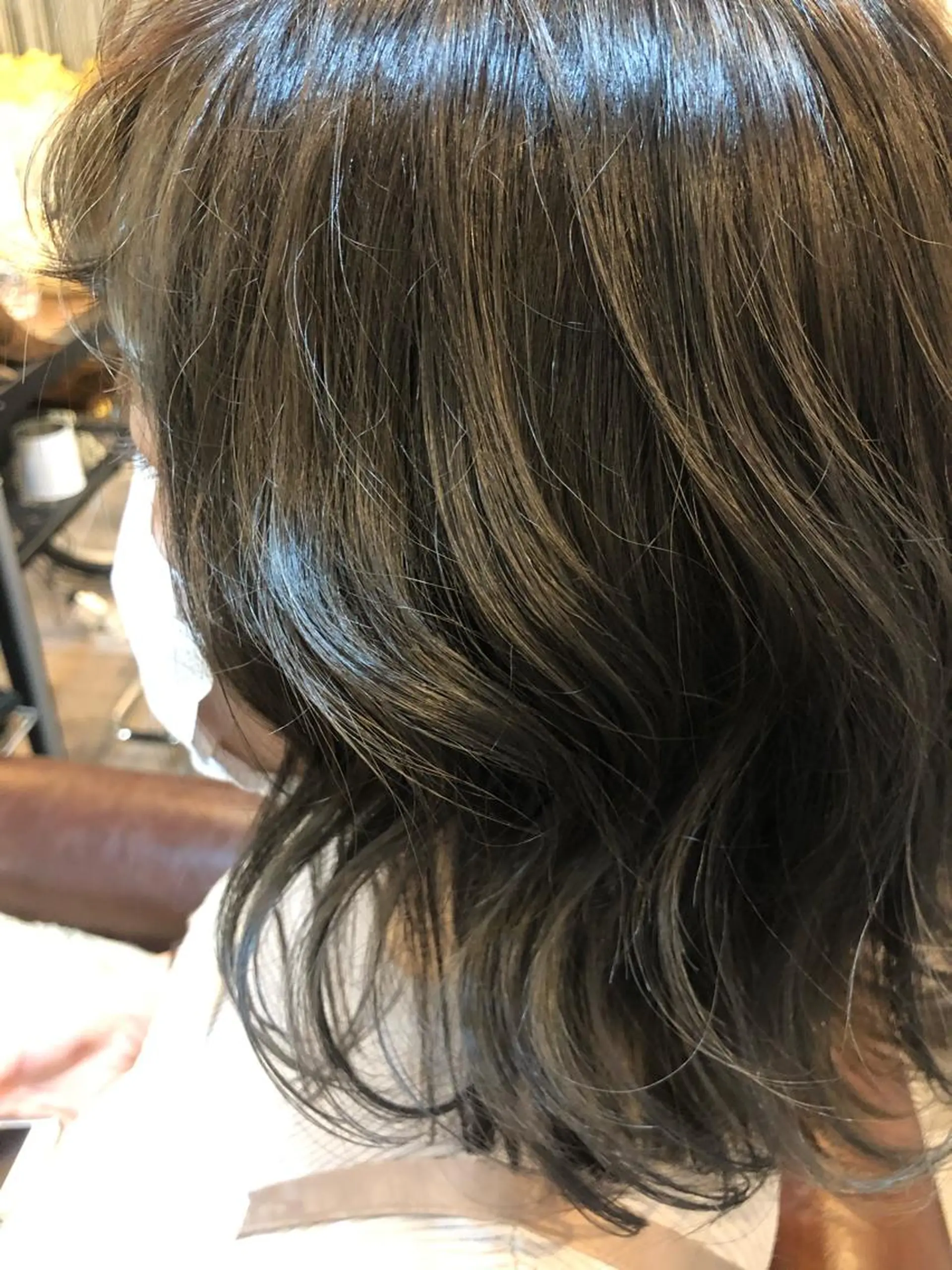 ミディアム カラー 出雲 莉奈のヘアスタイル