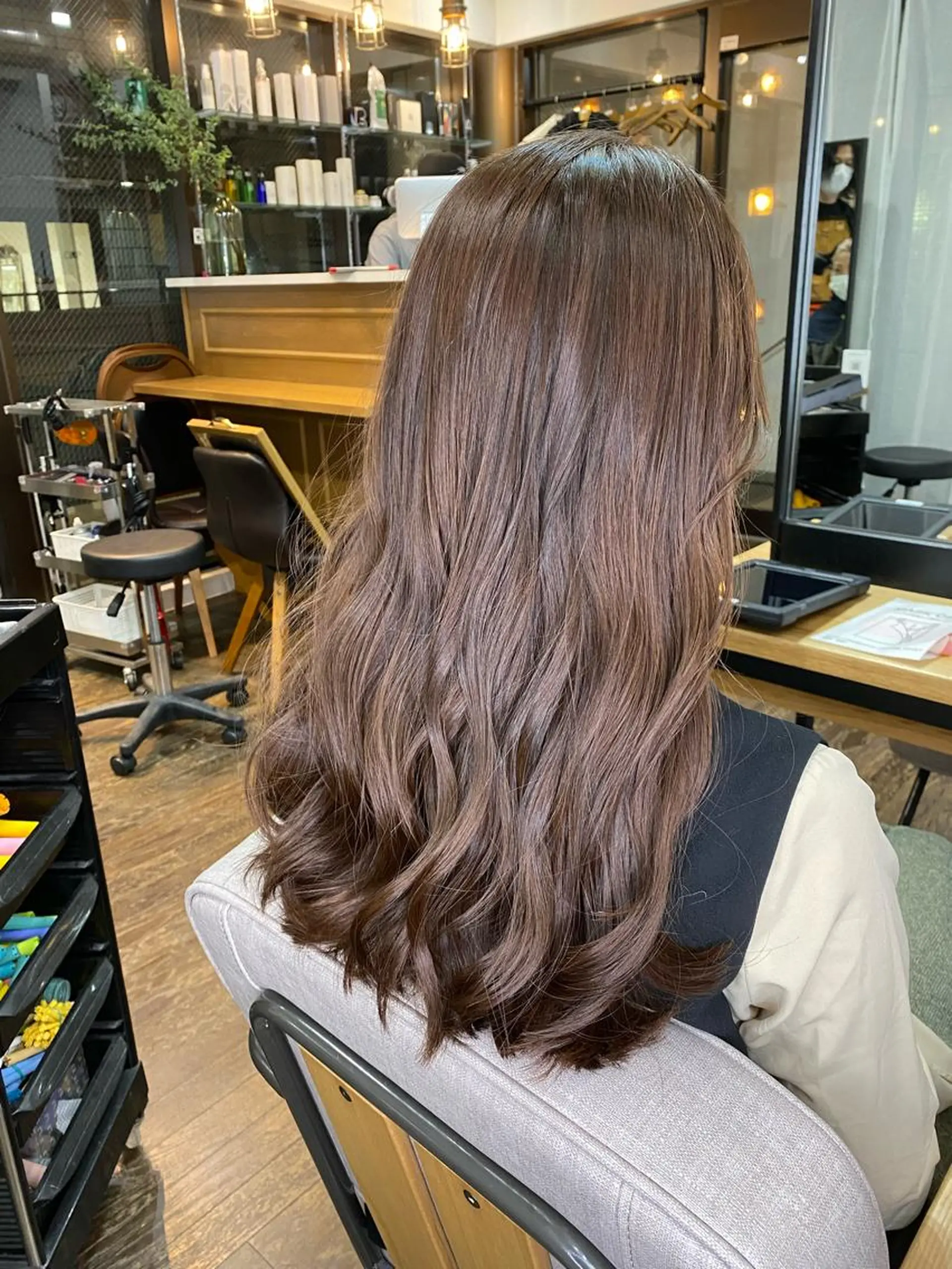 ロング カラー グレージュ ミルクティーグレージュ 髪質改善 ロング トリートメント 統括マネージャー/ 髪のドクター/前原悟のヘアスタイル