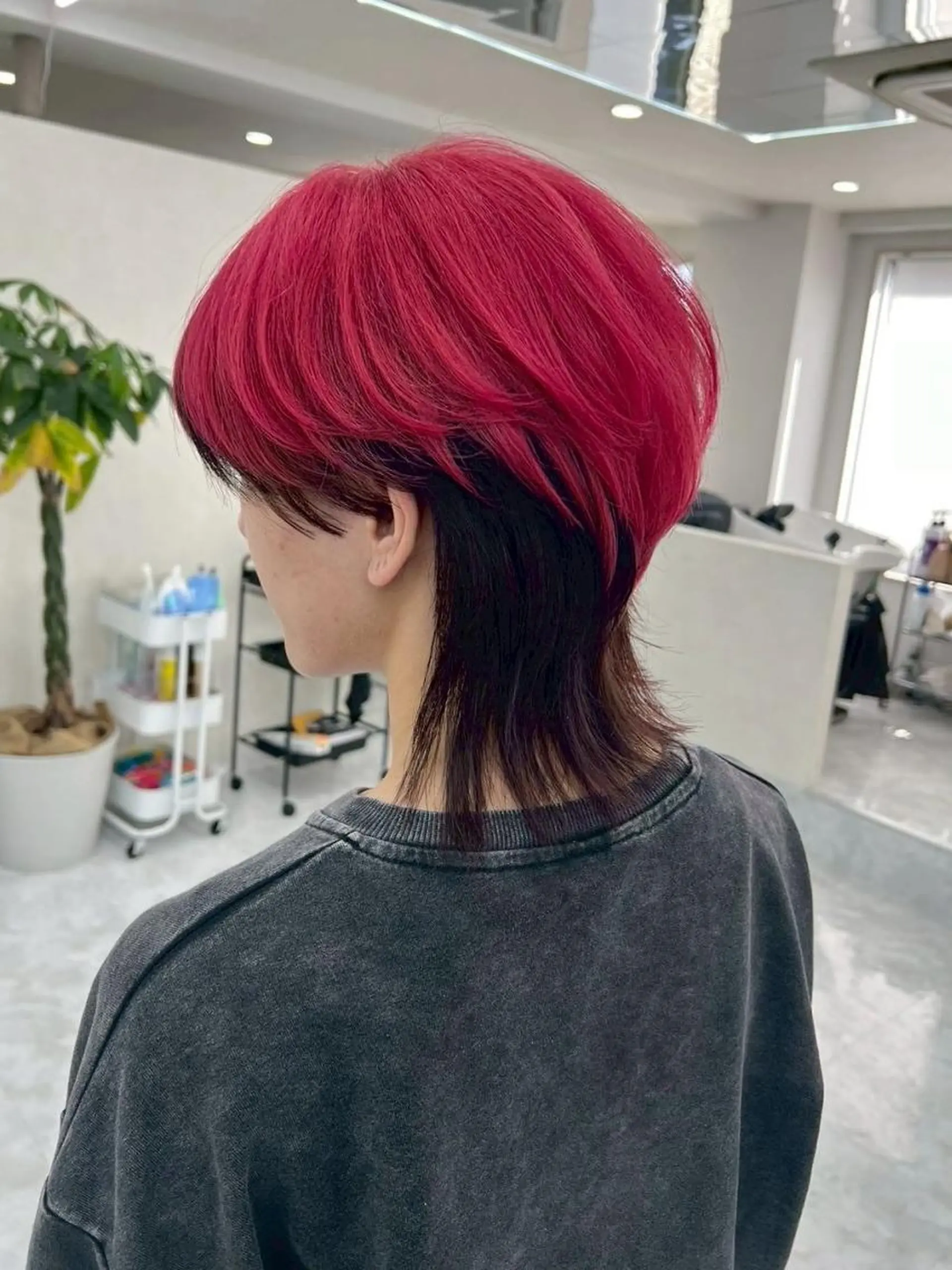 ミディアム カラー メンズ メンズバレイヤージュ メンズハイライト メンズハイトーン メンズインナーカラー アディクシーカラー 髪質改善ストレート髪 質改善カラー特化中崎のヘアスタイル