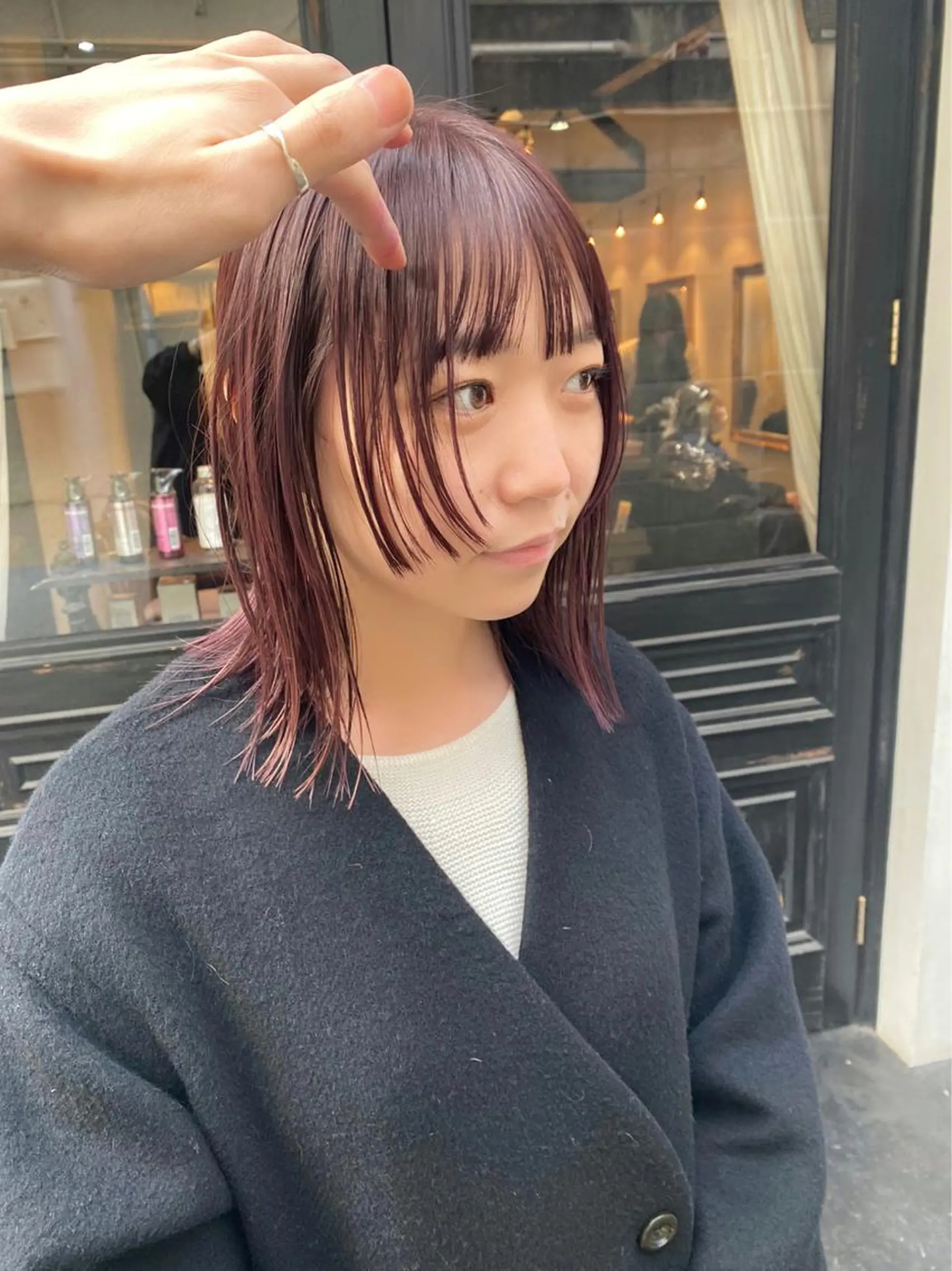 ミディアム カラー ブリーチ ボルドーカラー カット ヘアカラー トリートメント tonari 梅田、中崎町のヘアスタイル