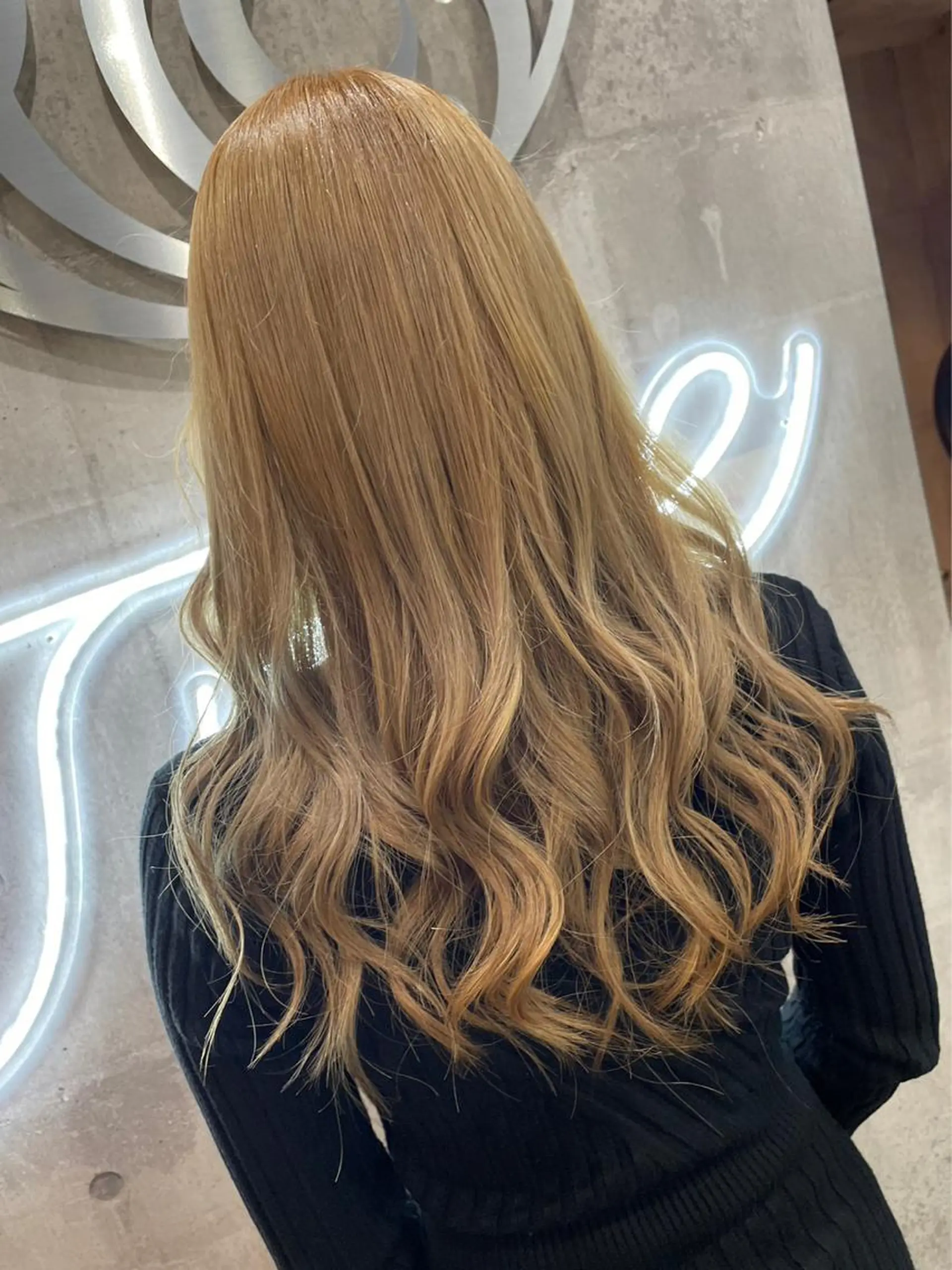 セミロング 推し活に可愛く艶モテ カラー/巻きキョウコのヘアスタイル