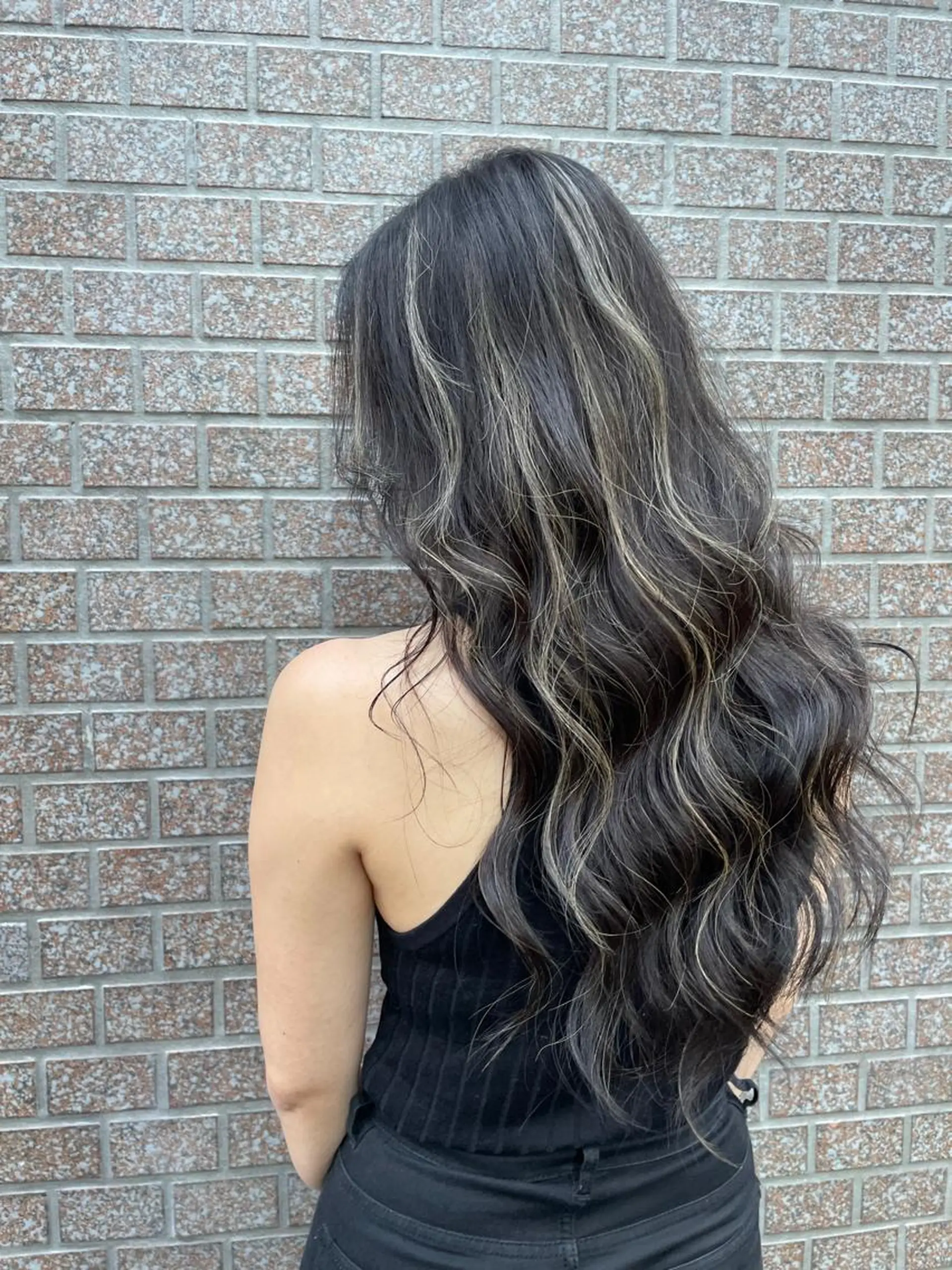 ロング カラー ハイライトカラー 外国人風カラー ハイライト youres hair 髪質改善トリートメント&ヘッドスパ  新宿三丁目店【ユアーズヘア】所属・🦋透明感カラー 👑NODOKA🦋のヘアスタイル