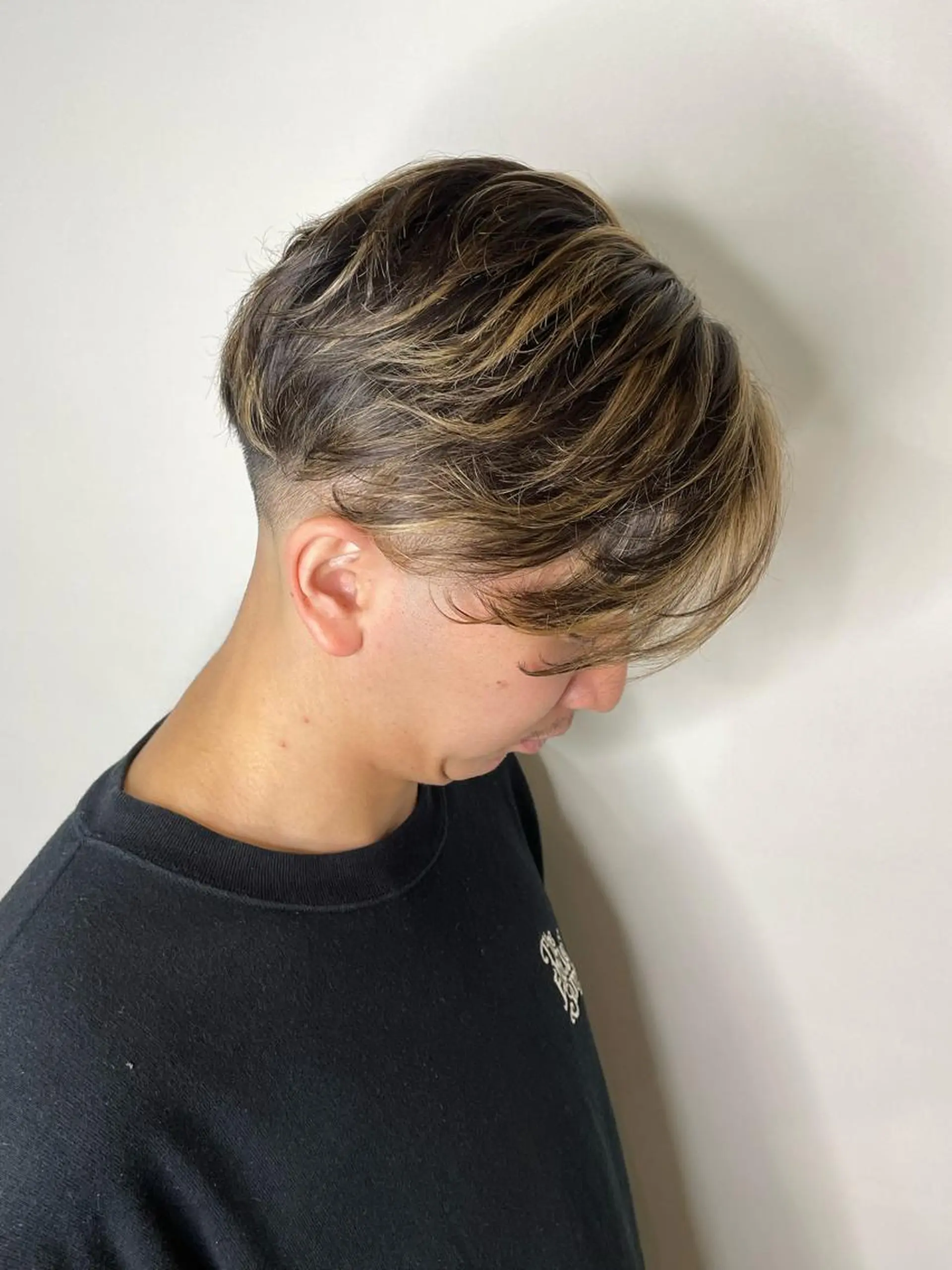 カラー メンズ メンズハイライト ハイライトカラー Le'a所属・渋谷/フェード/ 國分 翔のヘアスタイル