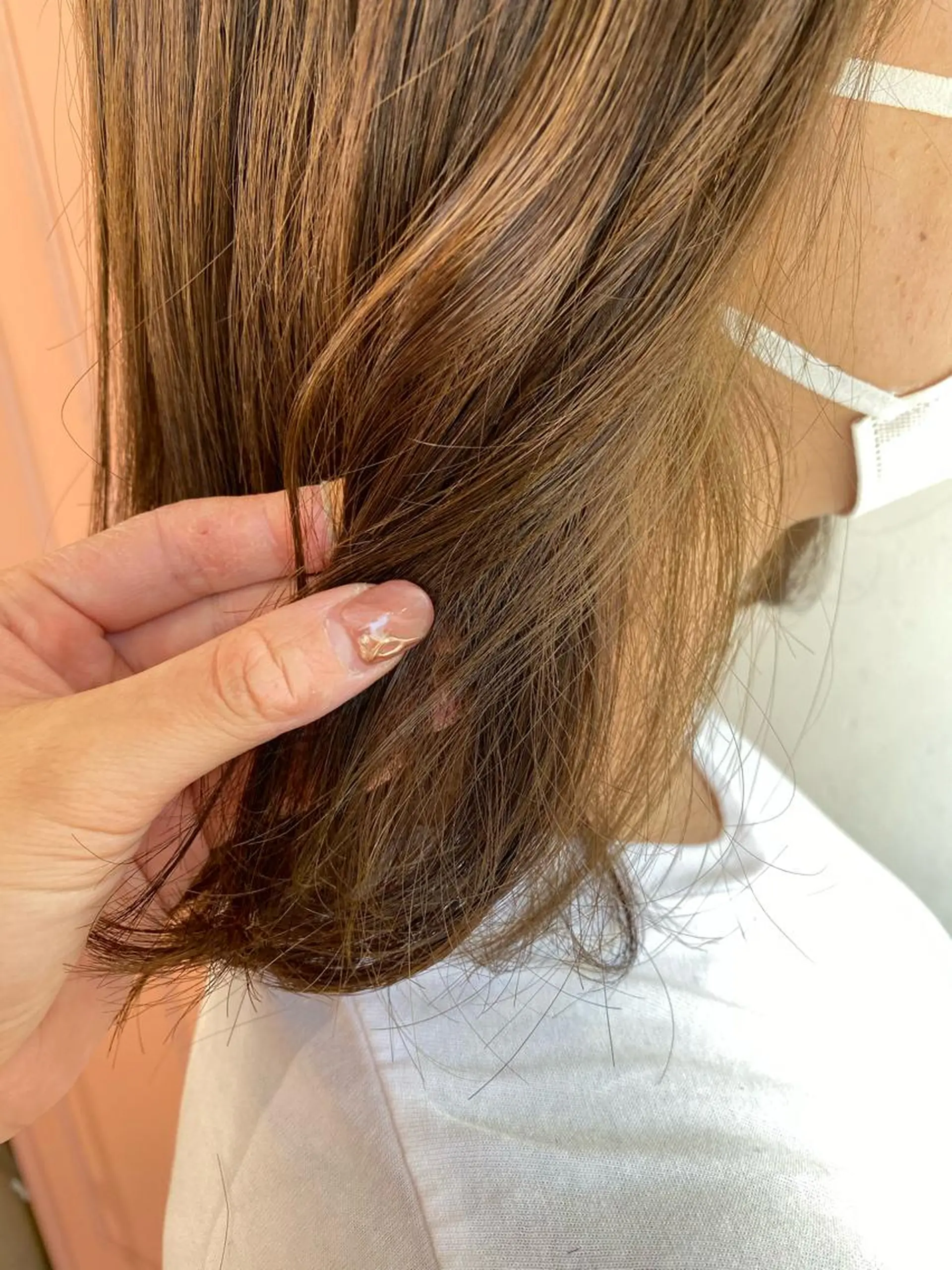 ミディアム カラー 梛木 唯のヘアスタイル