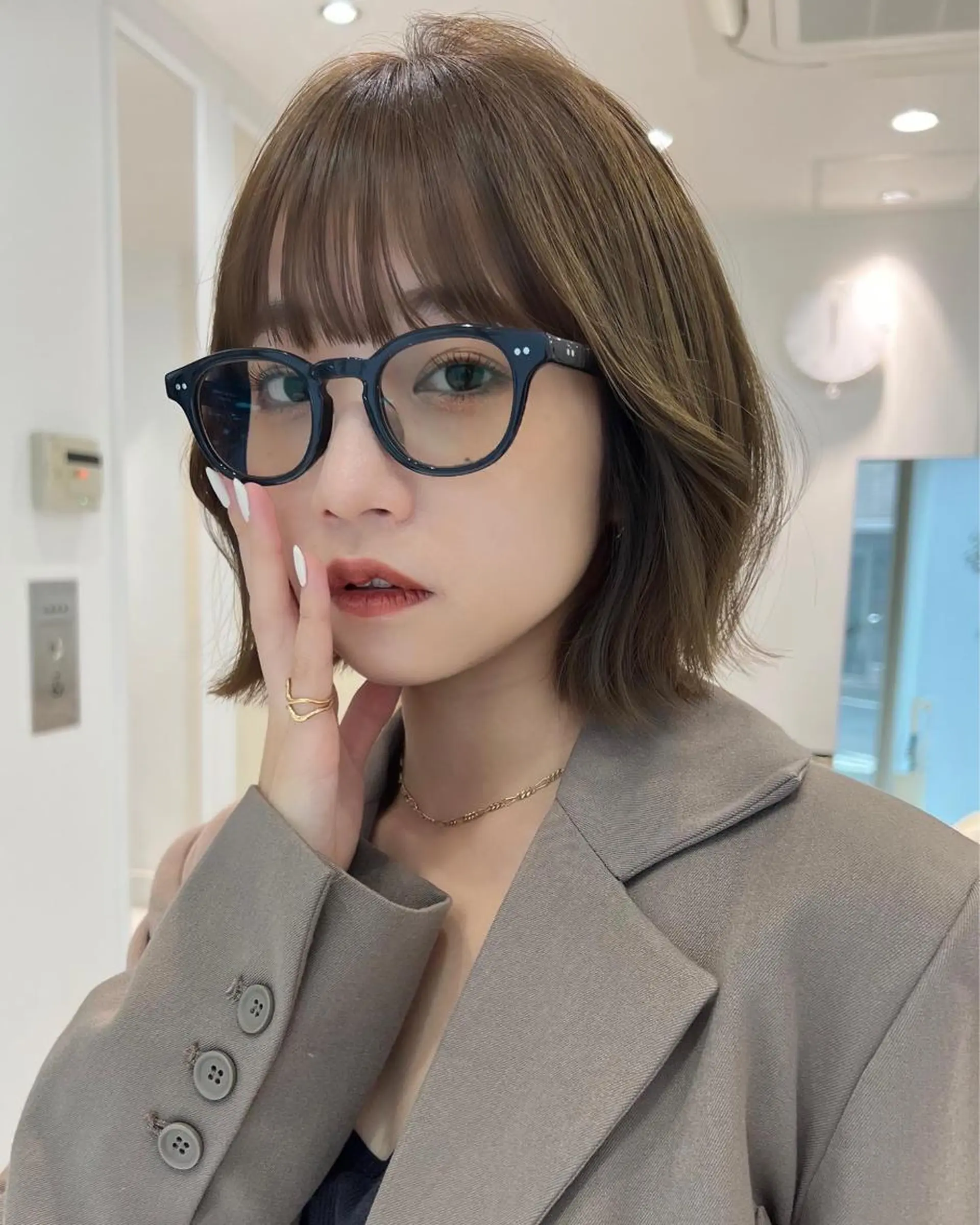 ミディアム カラー パーマ ヘアアレンジ ベージュカラー オリーブベージュ ボブ タンバルモリ hotely所属・✨まとまるボブ/ 切りっぱなし/ユキナのヘアスタイル