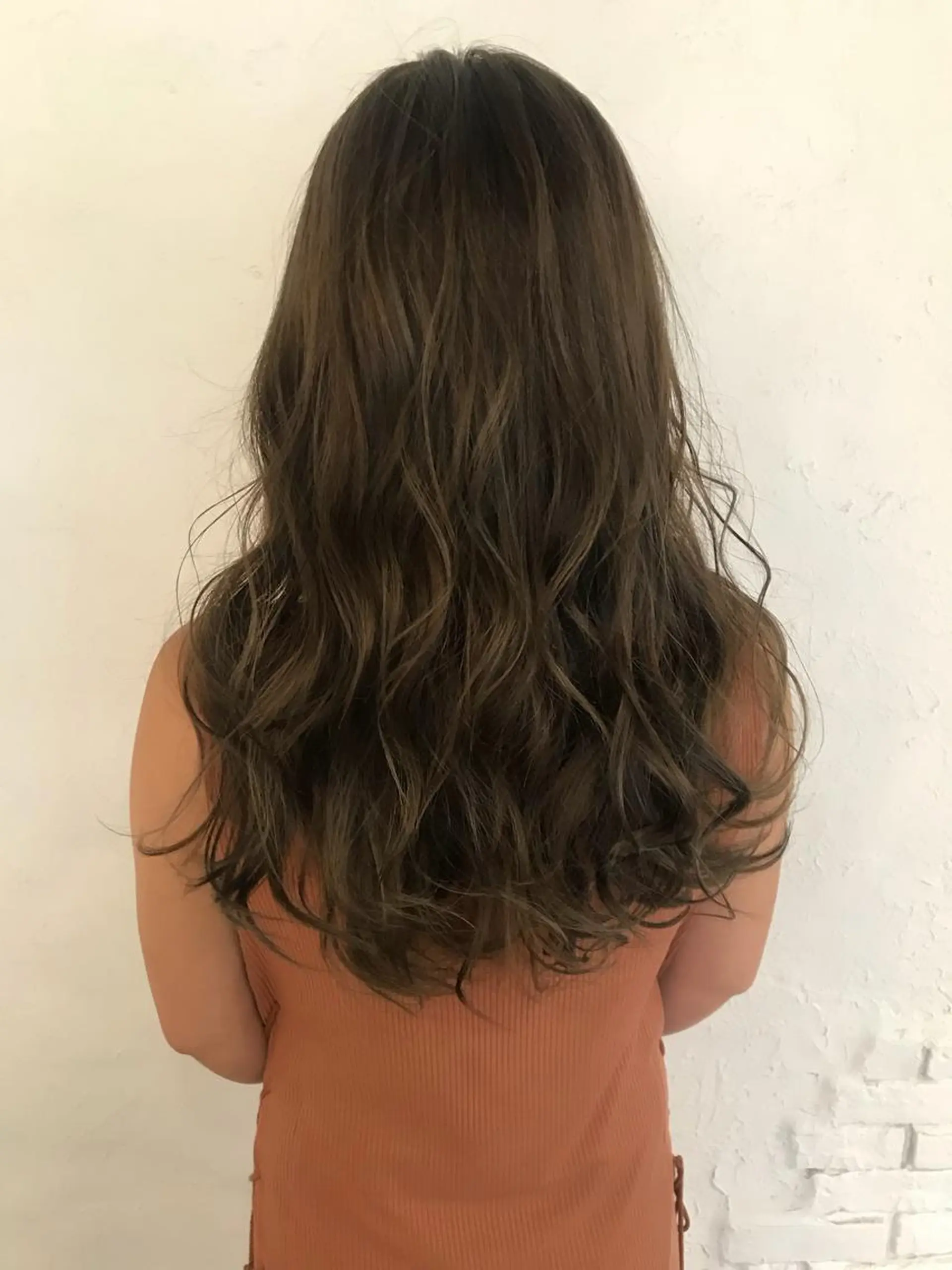 ロング カラー グレージュ 伊藤 優希のヘアスタイル