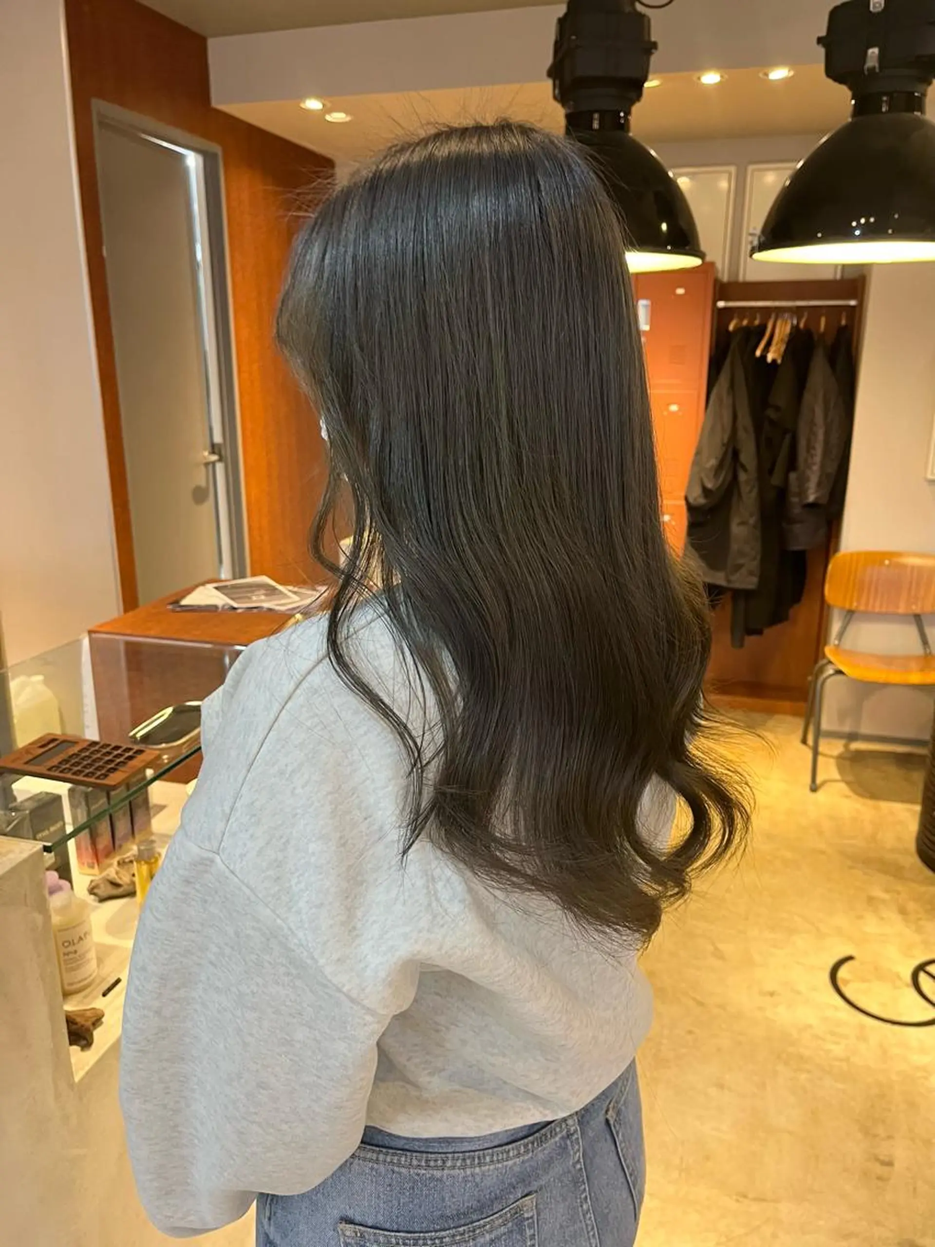 セミロング カラー オリーブグレー カット ヘアカラー トリートメント 🩷ハイトーン透明感 レイヤー🩷ユリカのヘアスタイル