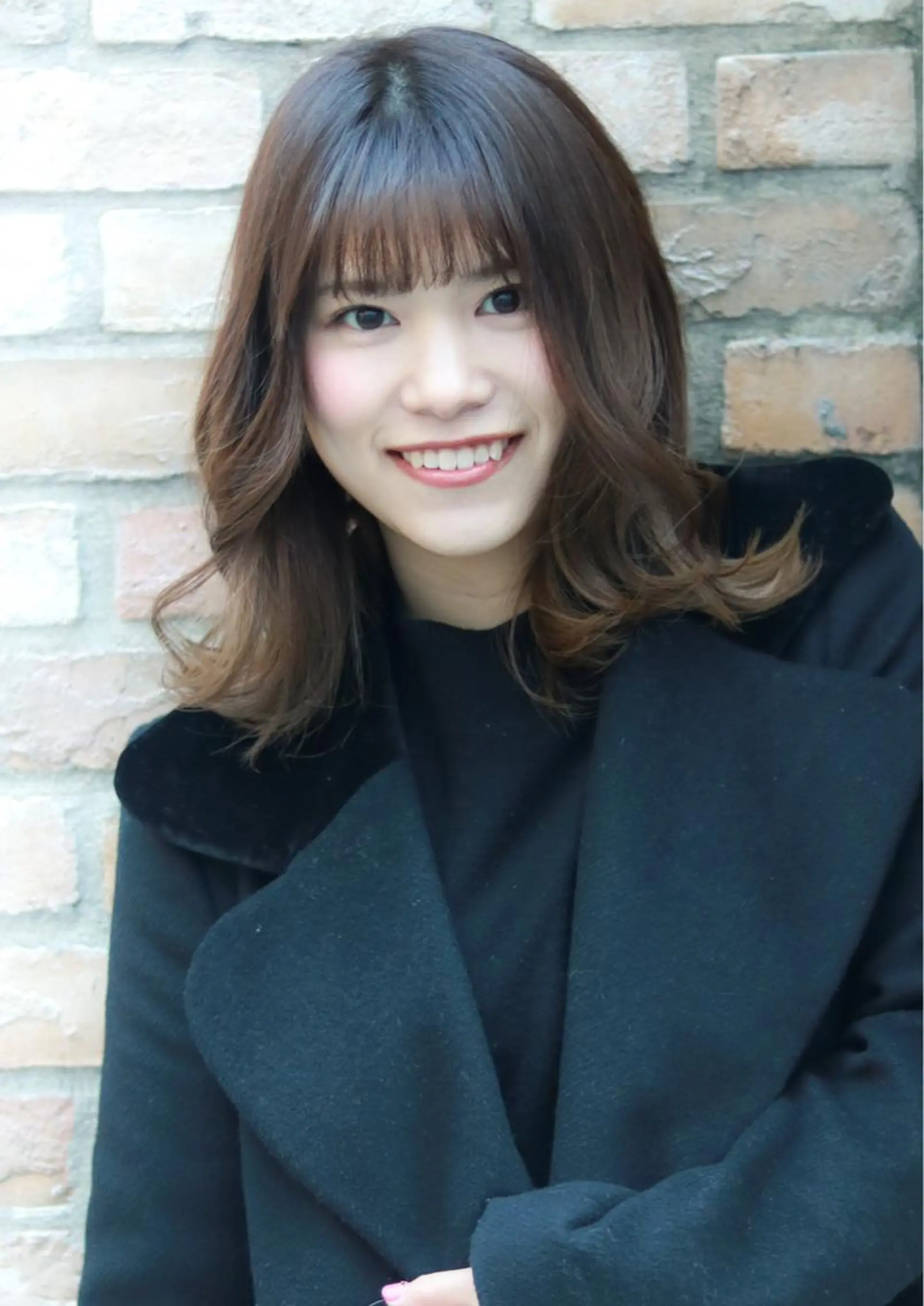 セミロング カラー ヘアアレンジ ブリーチ グラデーションカラー 外ハネヘア 森 海のヘアスタイル