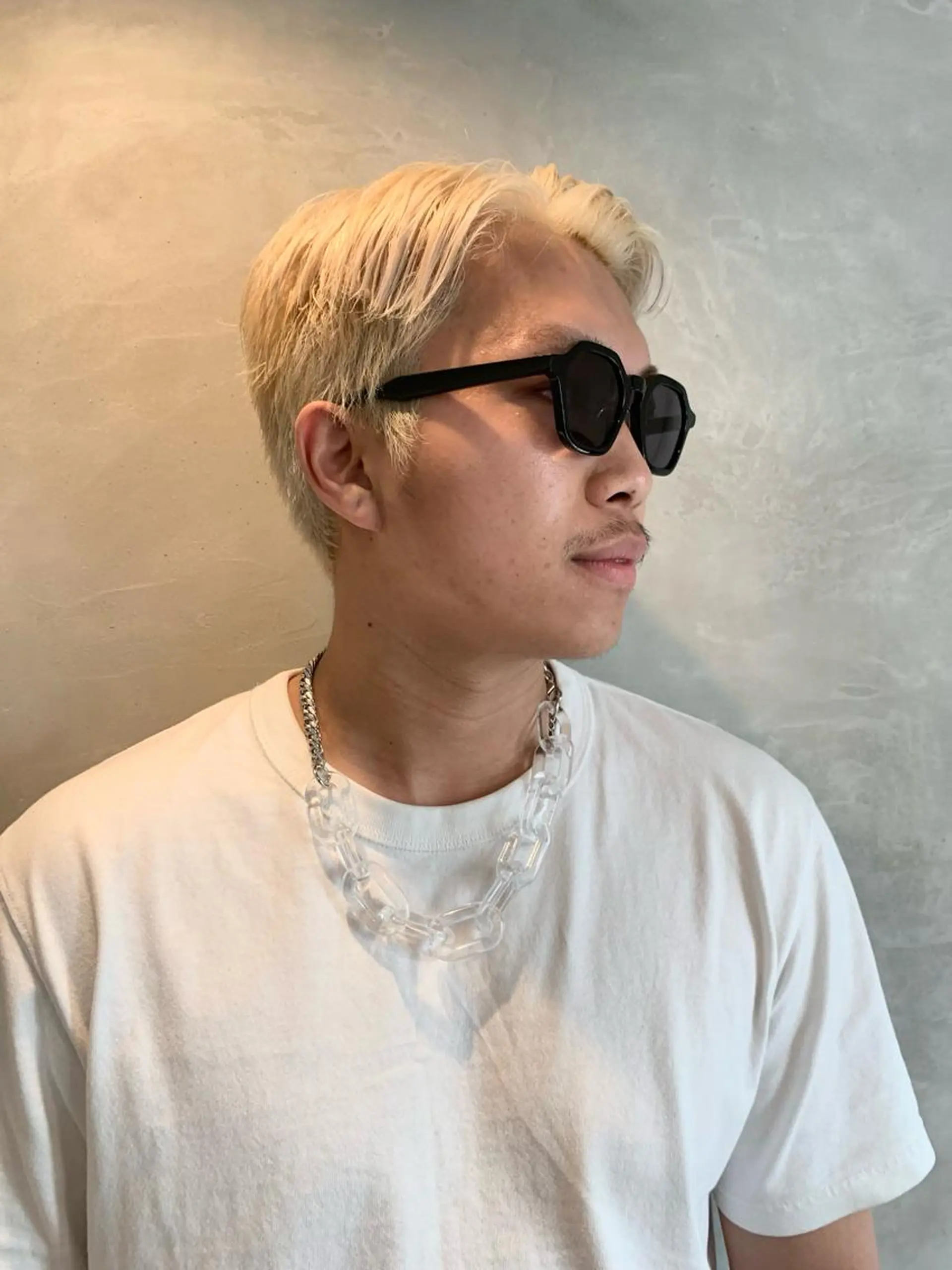 ショート カラー メンズ ブロンド ホワイトブロンド ヘアカラー 落合希 Olivebeigeのヘアスタイル