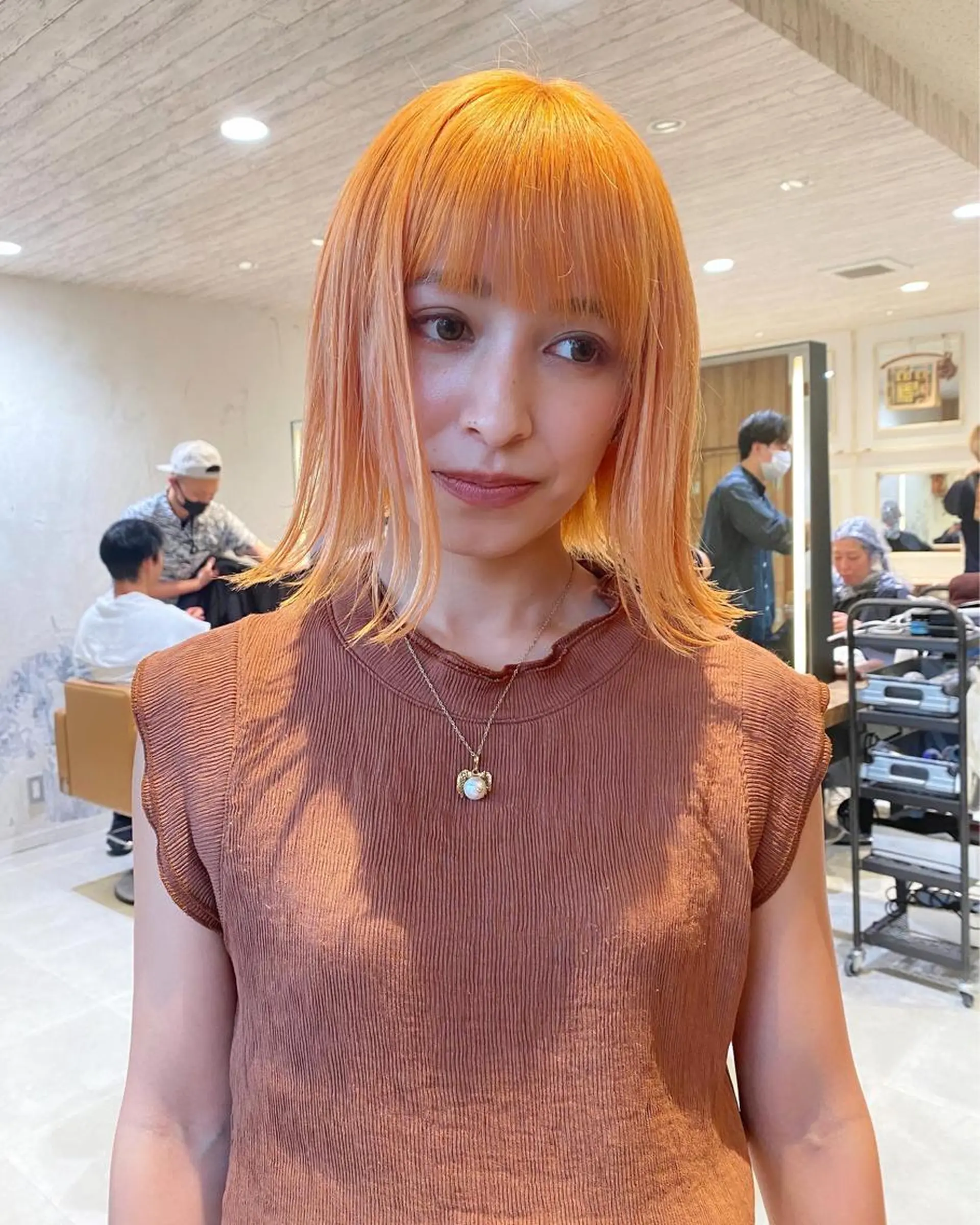 ショート カット ヘアカラー トリートメント azu ブリーチダブルカラーのヘアスタイル