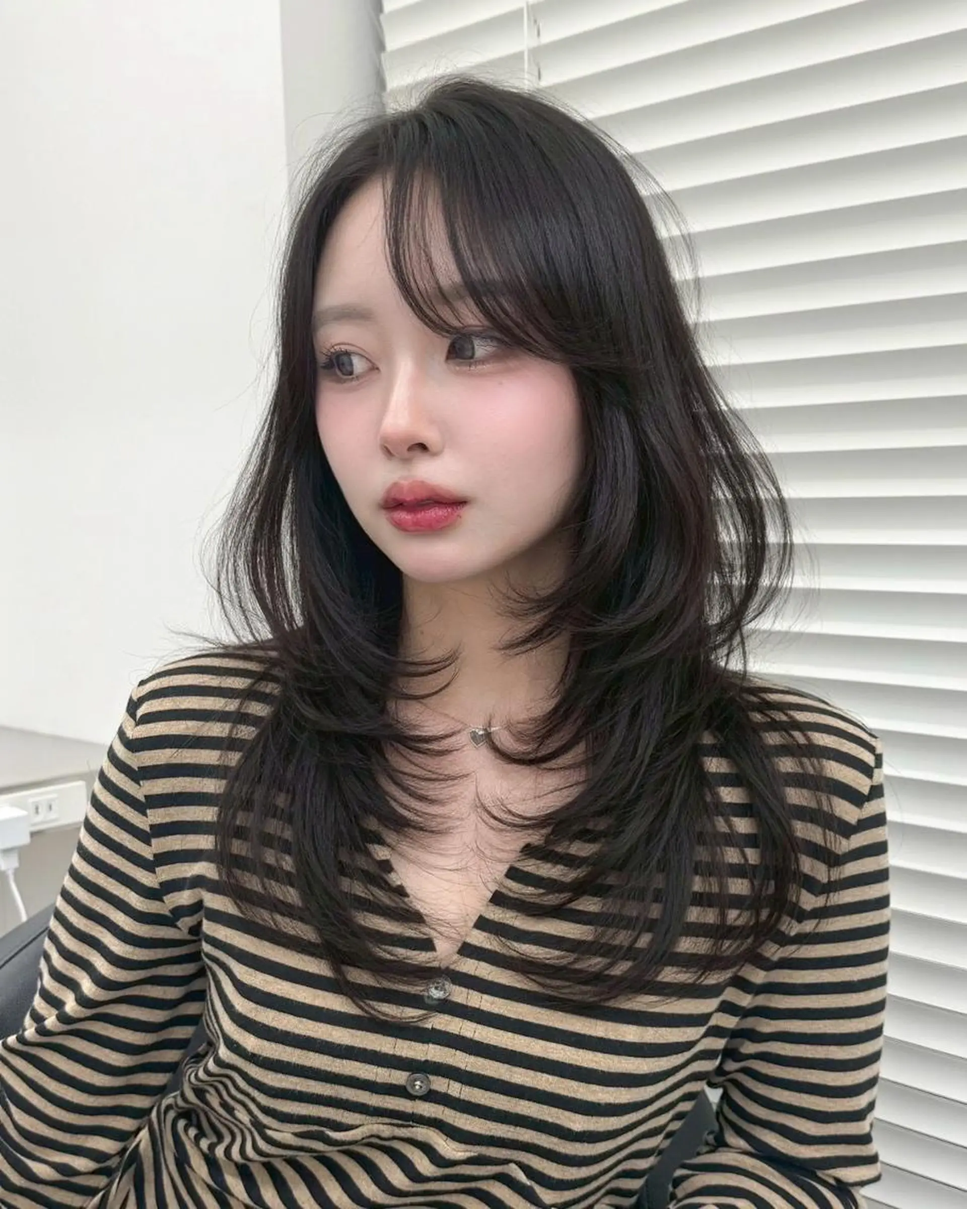 カラー 冬の透明感暗髪❄️ トレンドカラー❄️のヘアスタイル