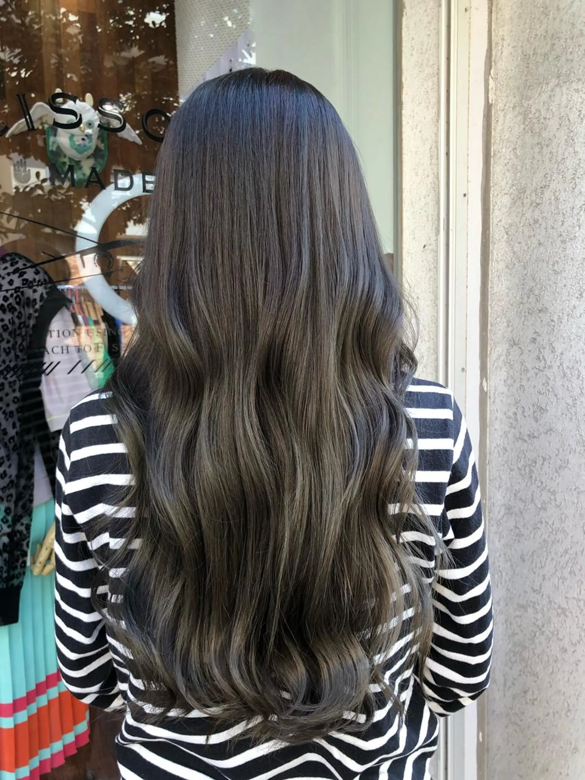 ロング カラー ベージュカラー オリーブベージュ CoCooN minamiのヘアスタイル