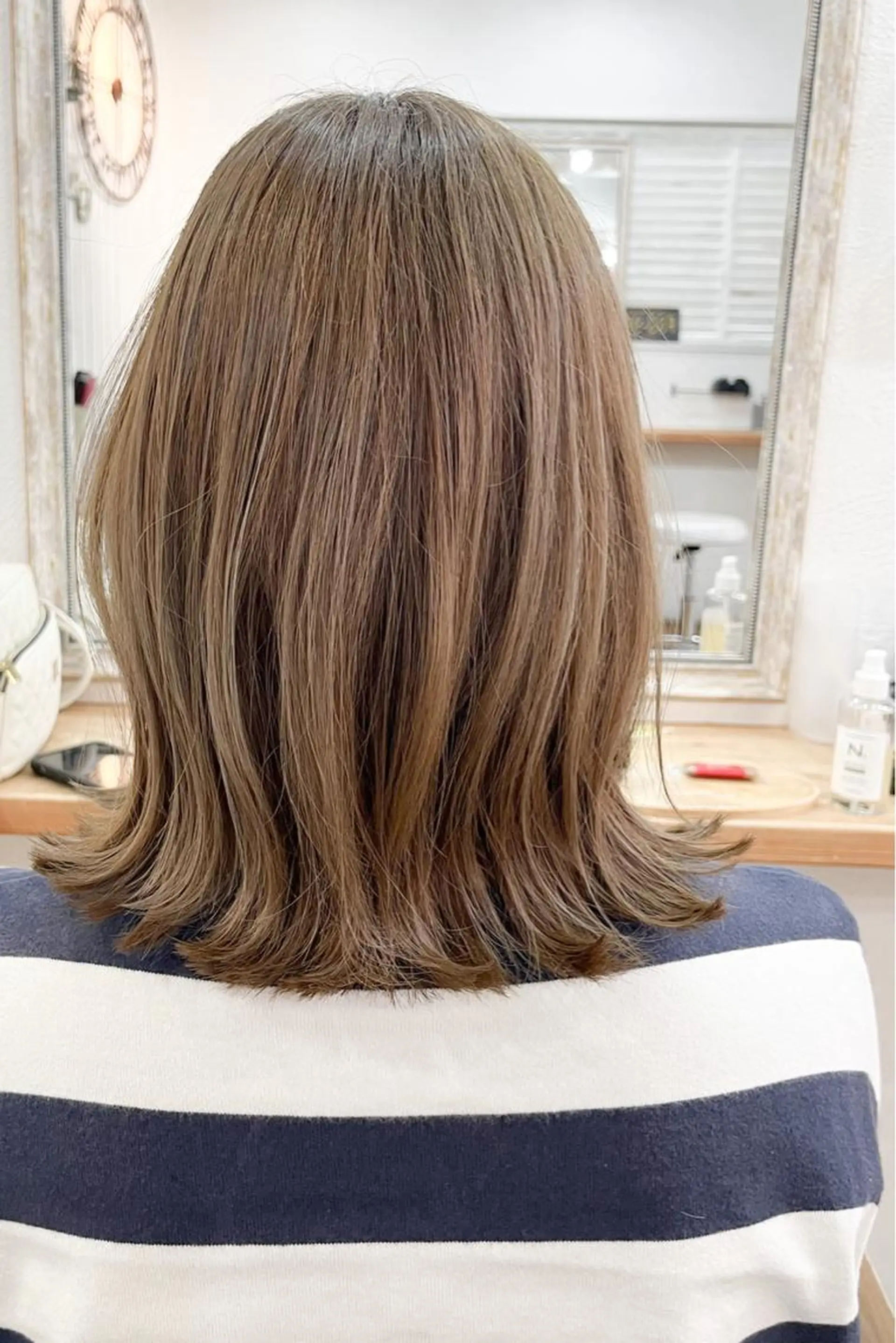 ミディアム カラー グレージュ 西村 ようこのヘアスタイル