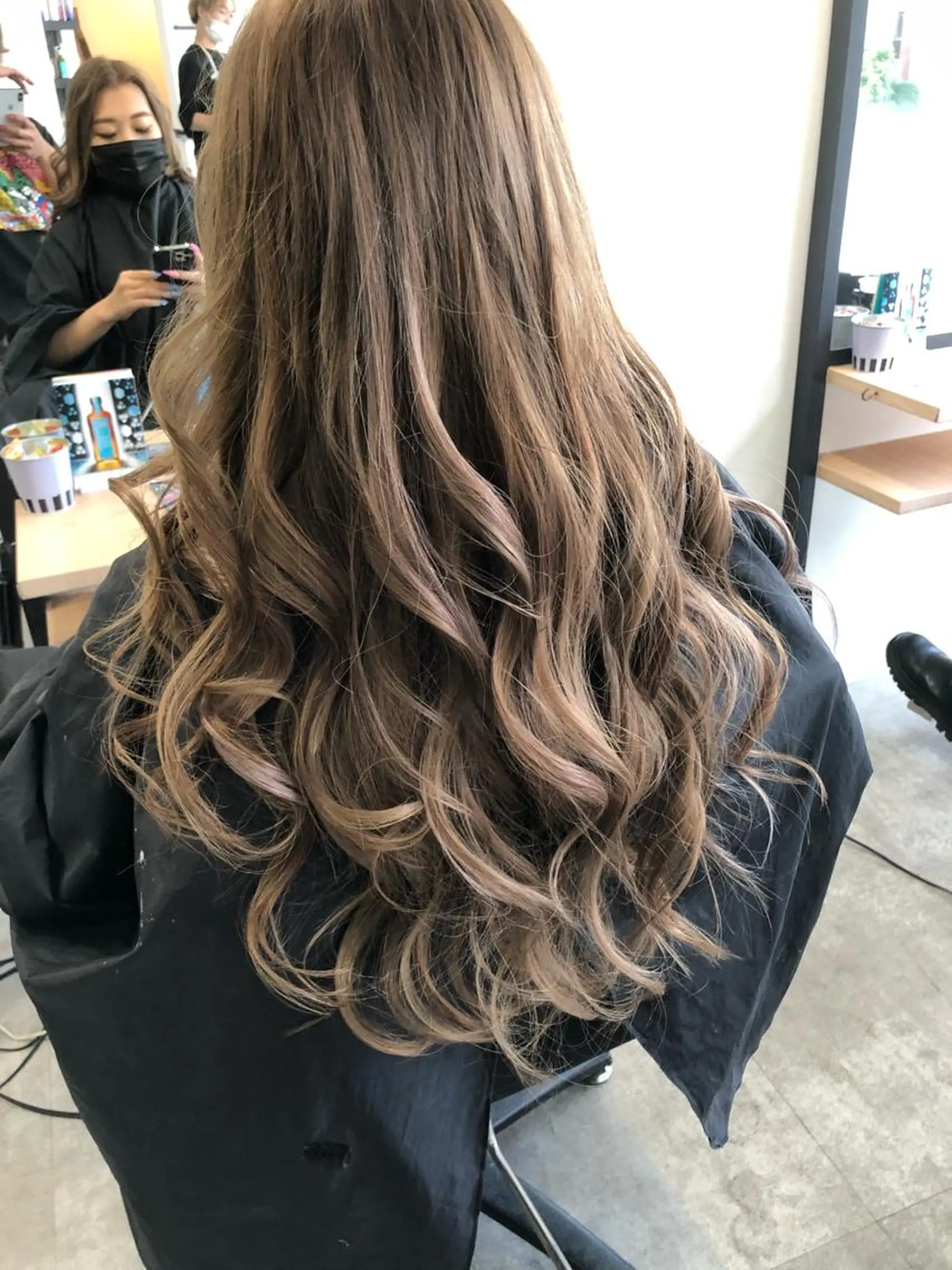 ロング カラー ヘアアレンジ シールエクステ ベージュカラー ハイトーンカラー ミルクティーベージュ エクステ alpha. カラーエクステ下妻のヘアスタイル