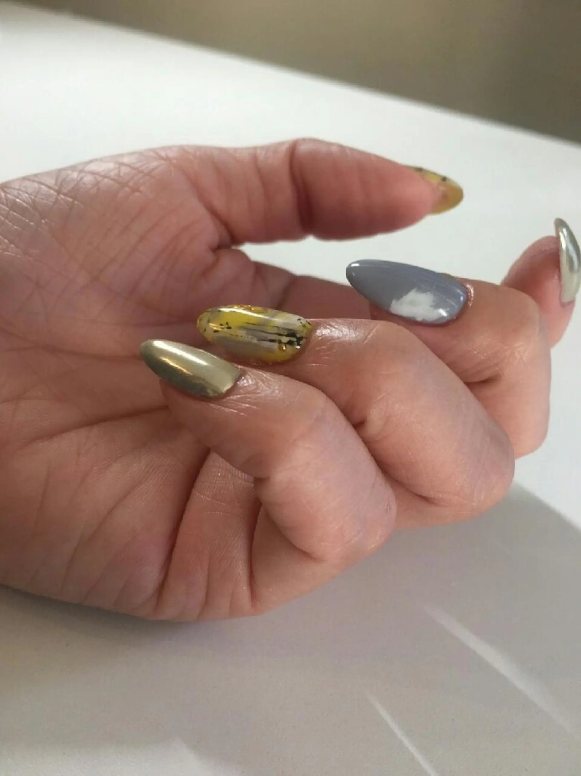 ネイル ゴールド ミラーネイル The Next...所属・TheNext kitahorieのネイルデザイン