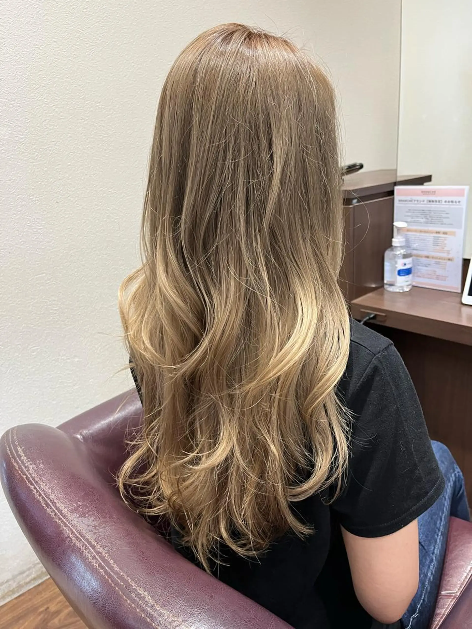 ロング カラー ベージュカラー ミルクティーベージュ ヘアカラー 松崎 崇のヘアスタイル