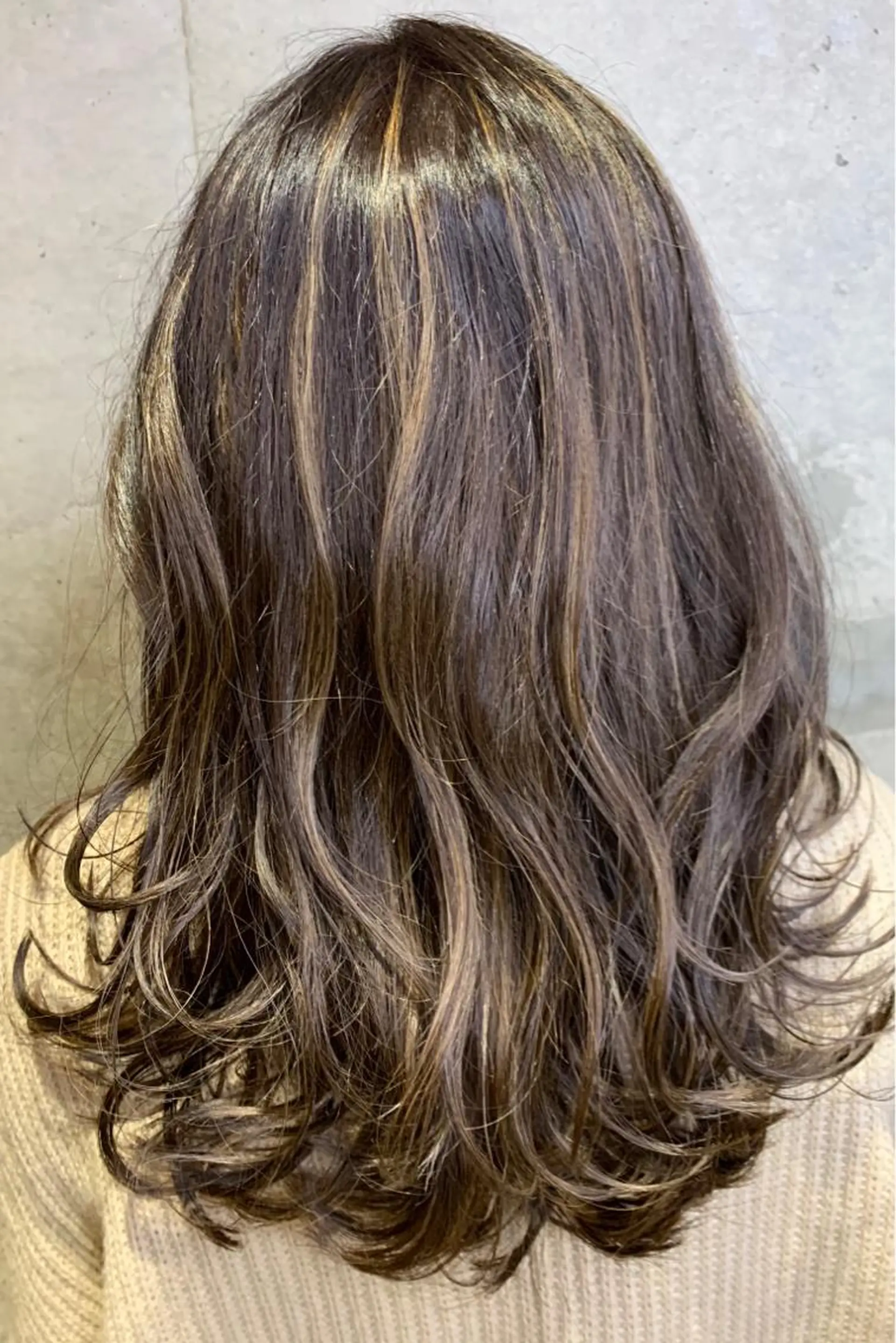 ミディアム ヘアカラー ハイライトが 得意なニキです😊のヘアスタイル