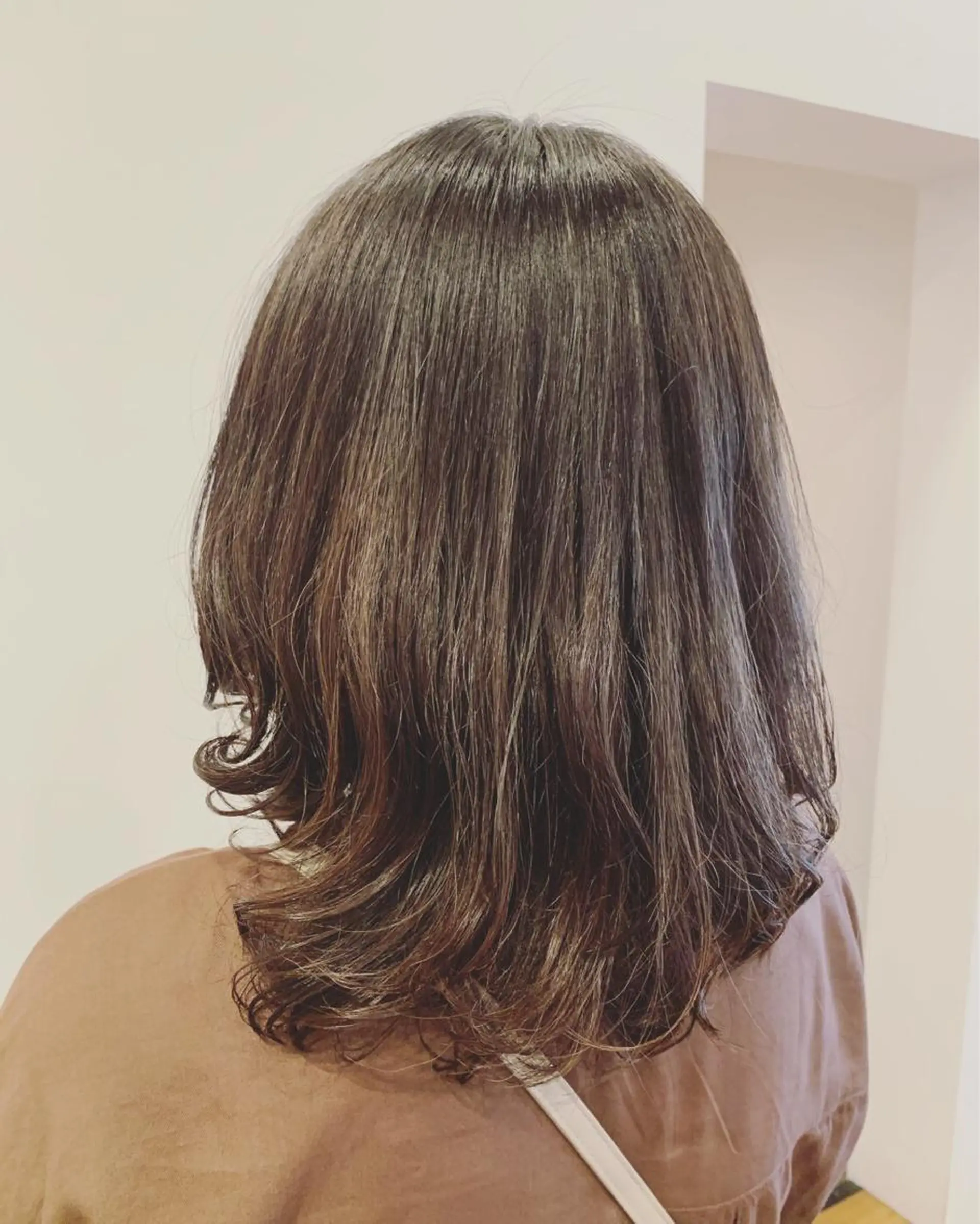 ミディアム カラー パーマ ミディアムパーマ グレージュ デジタルパーマ ストレートパーマ 多田 彩香のヘアスタイル