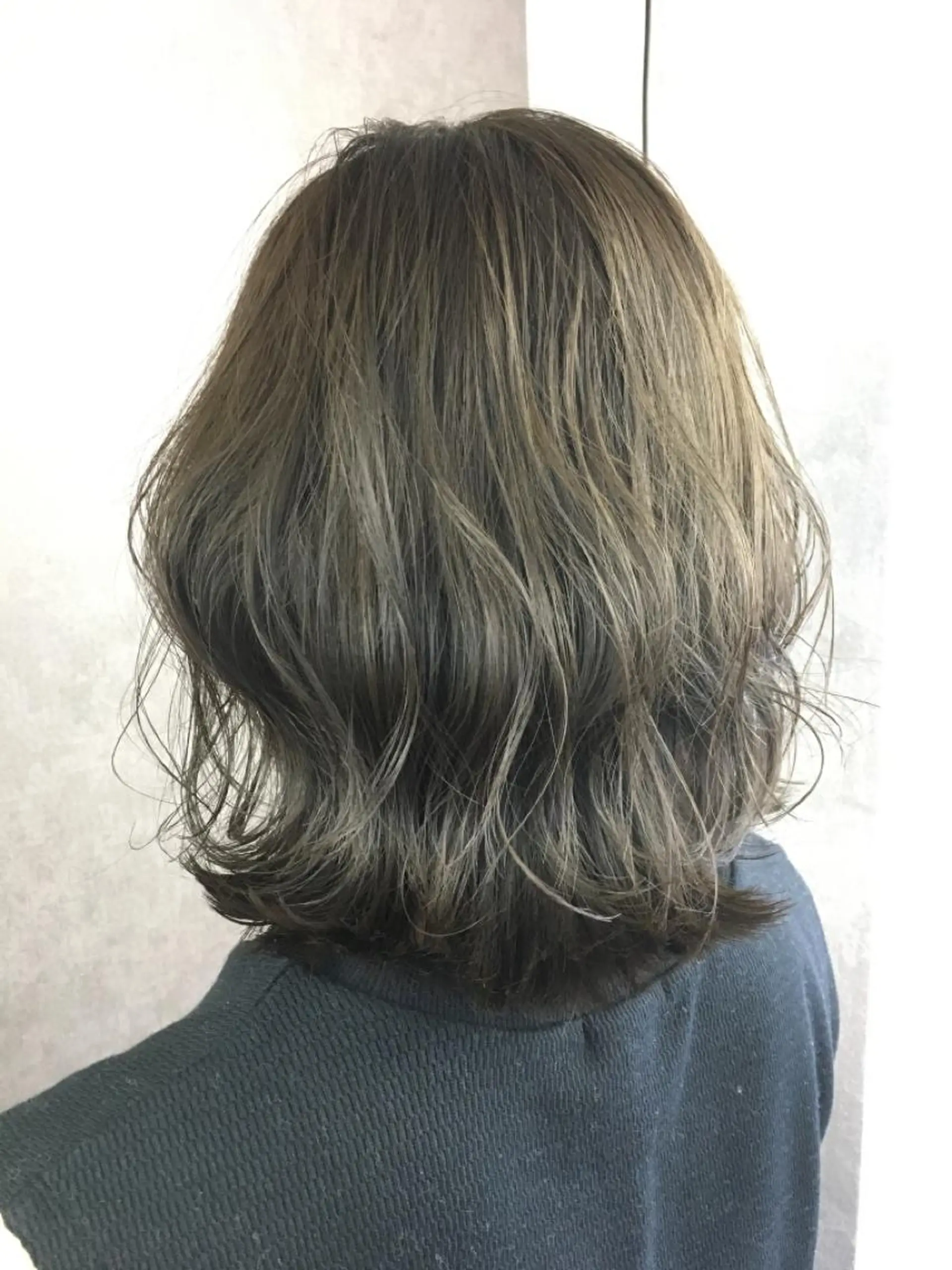 セミロング カラー ツイストスパイラル パーマ🟡KYOUのヘアスタイル