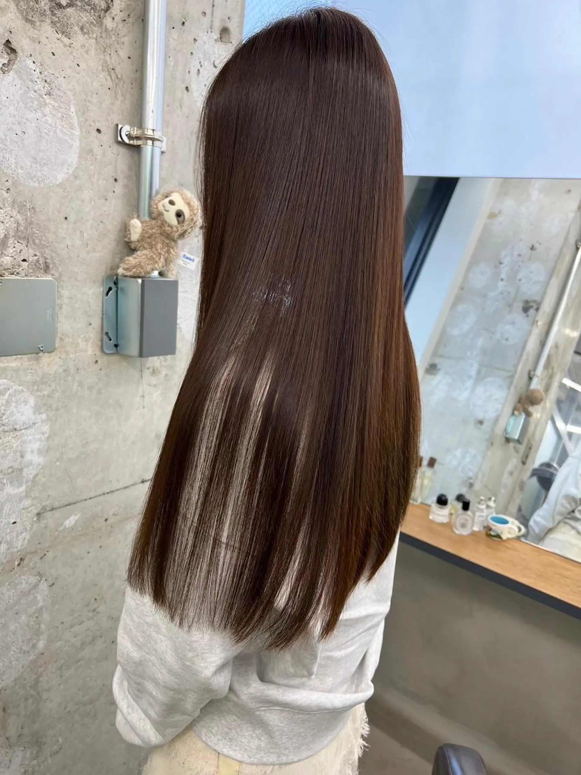 ミディアム カラー パーマ ヘアアレンジ ミディアムパーマ アディクシーカラー ベージュカラー ケアカラー 透明感カラー カット ヘアカラー トリートメント ヘアケア特化型サロン newi 京橋のヘアスタイル