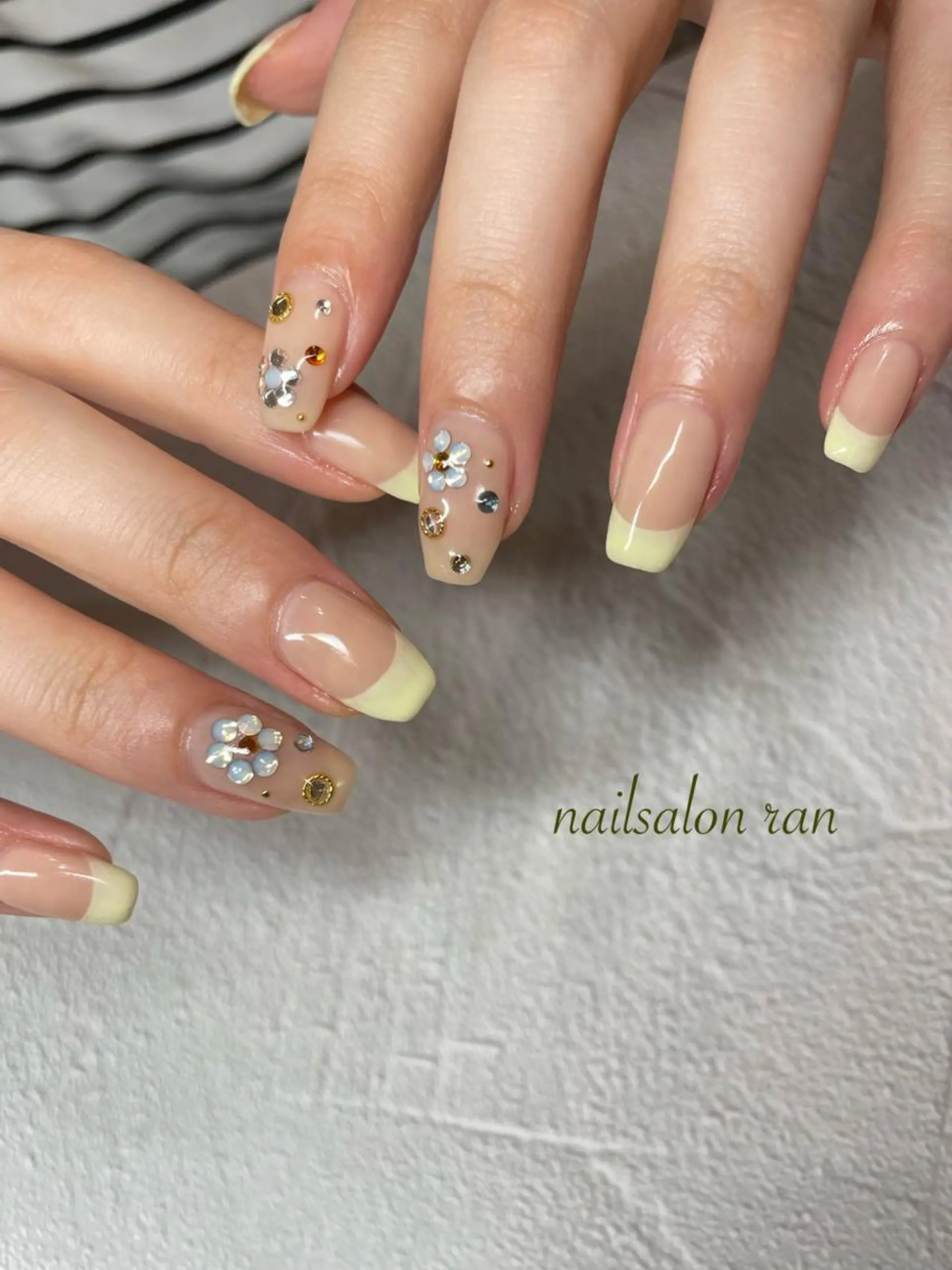 ネイル キラキラネイル ストーンネイル ハンドネイル ハンドケア nailsalon ranのネイルデザイン