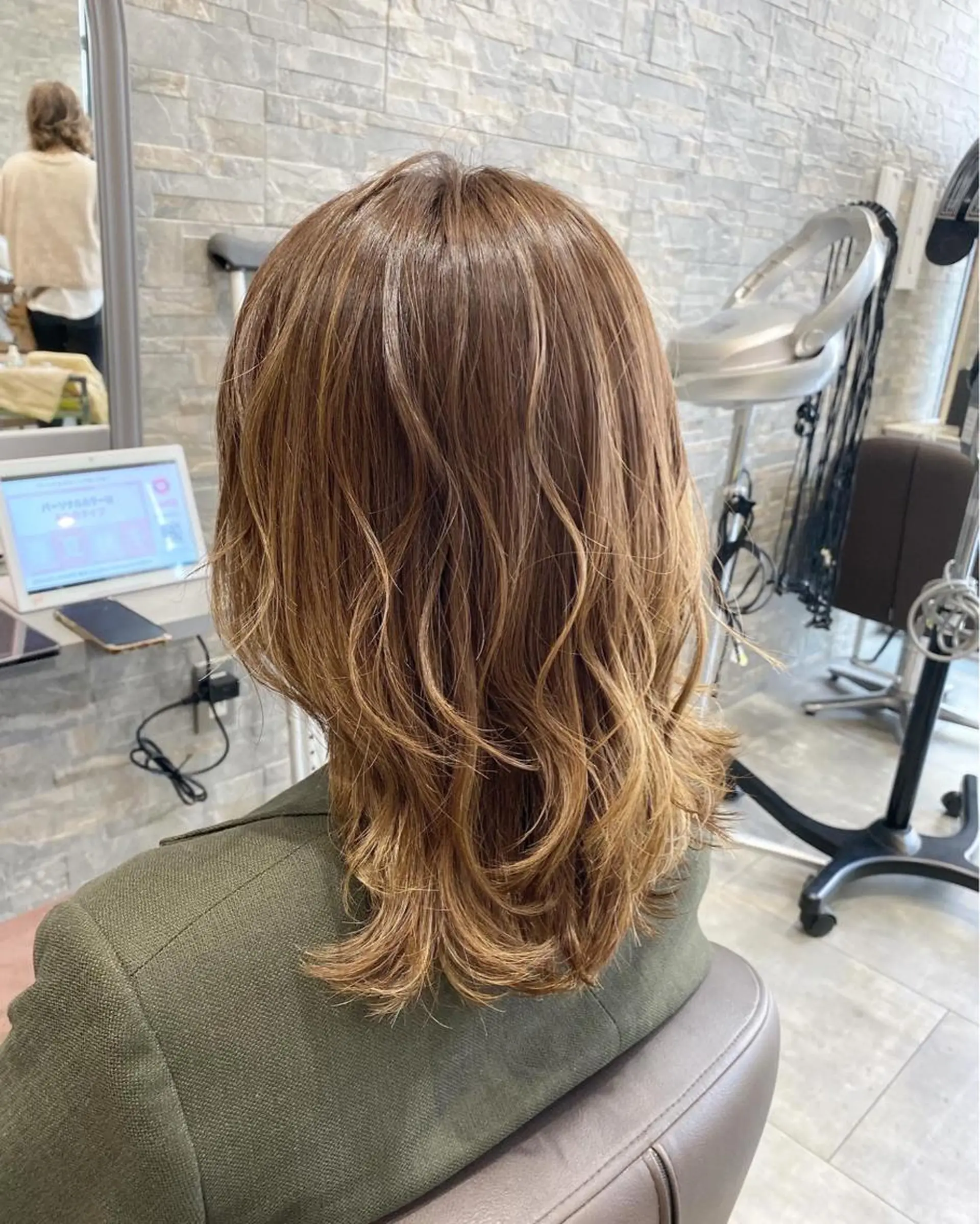 セミロング カラー LaBless梅田 🎀坂本リオのヘアスタイル