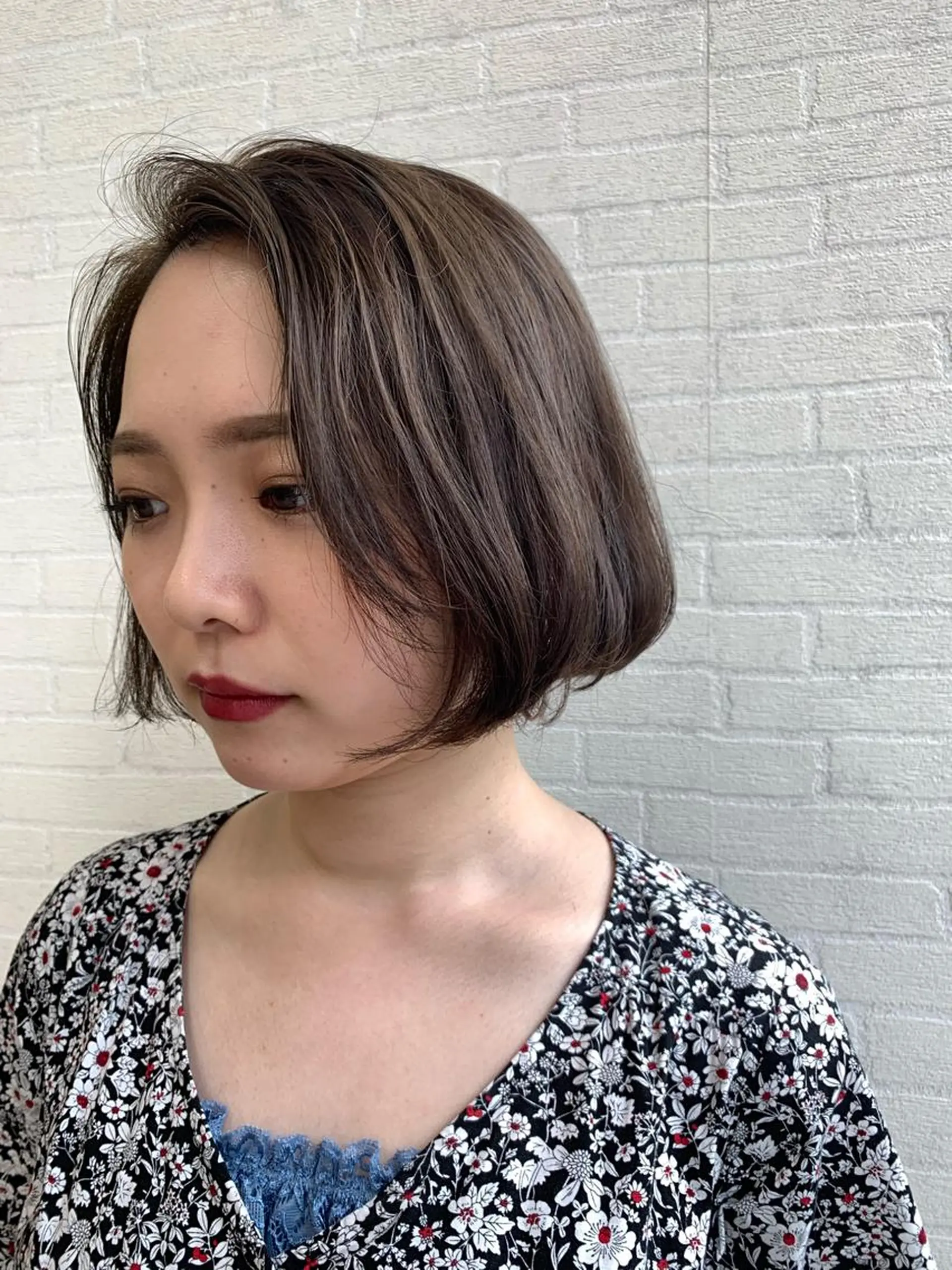 ショート カラー 切りっぱなしボブ ショートボブ ハンサムショート グレージュ ミルクティーグレージュ カット ヘアカラー トリートメント 朝がちょっと楽しくな るshort･bobのヘアスタイル