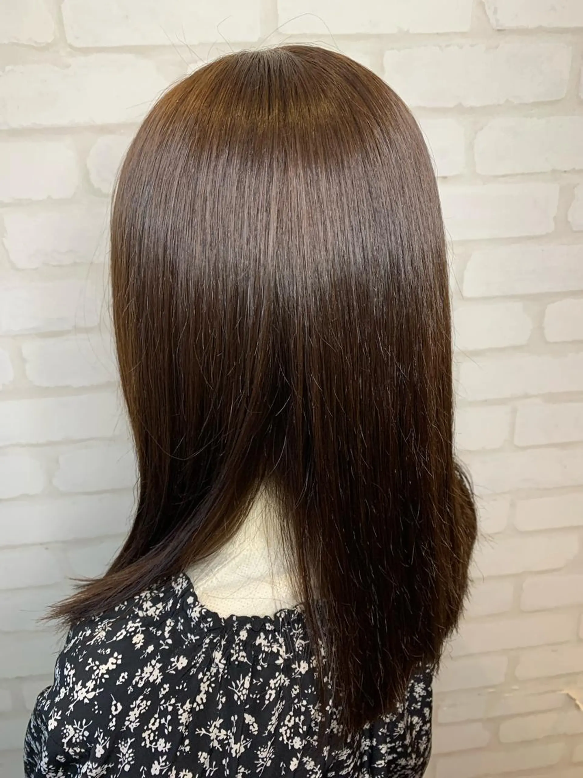 セミロング カラー ブリーチ ブリーチなしカラー カット oasis川越店所属・秋葉 万柚子のヘアスタイル