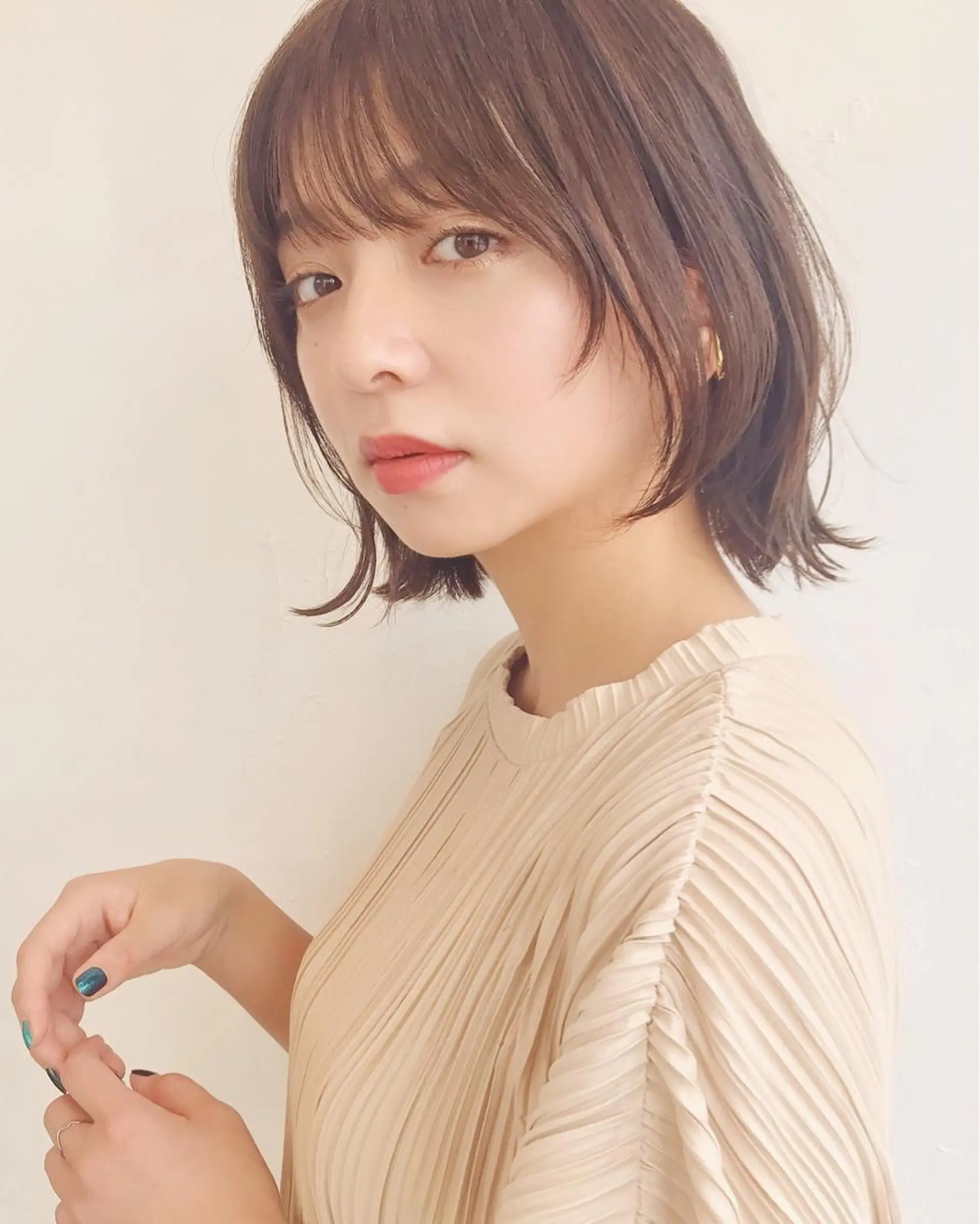 ミディアム ボブレイヤー ボブ レイヤーカット ウルフカット ウルフレイヤー 鎌倉 彩のヘアスタイル