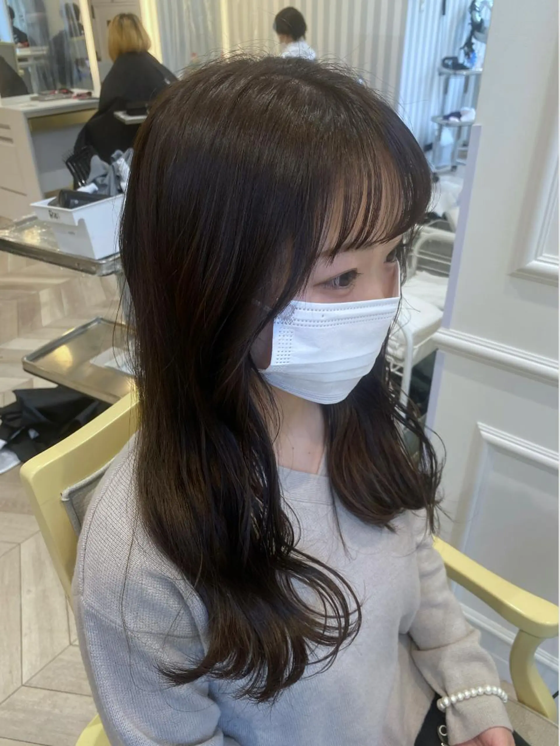 ロング カラー グレージュ イルミナカラー ヘアカラー トリートメント ベージュ/インナー カラー🤍Rieのヘアスタイル