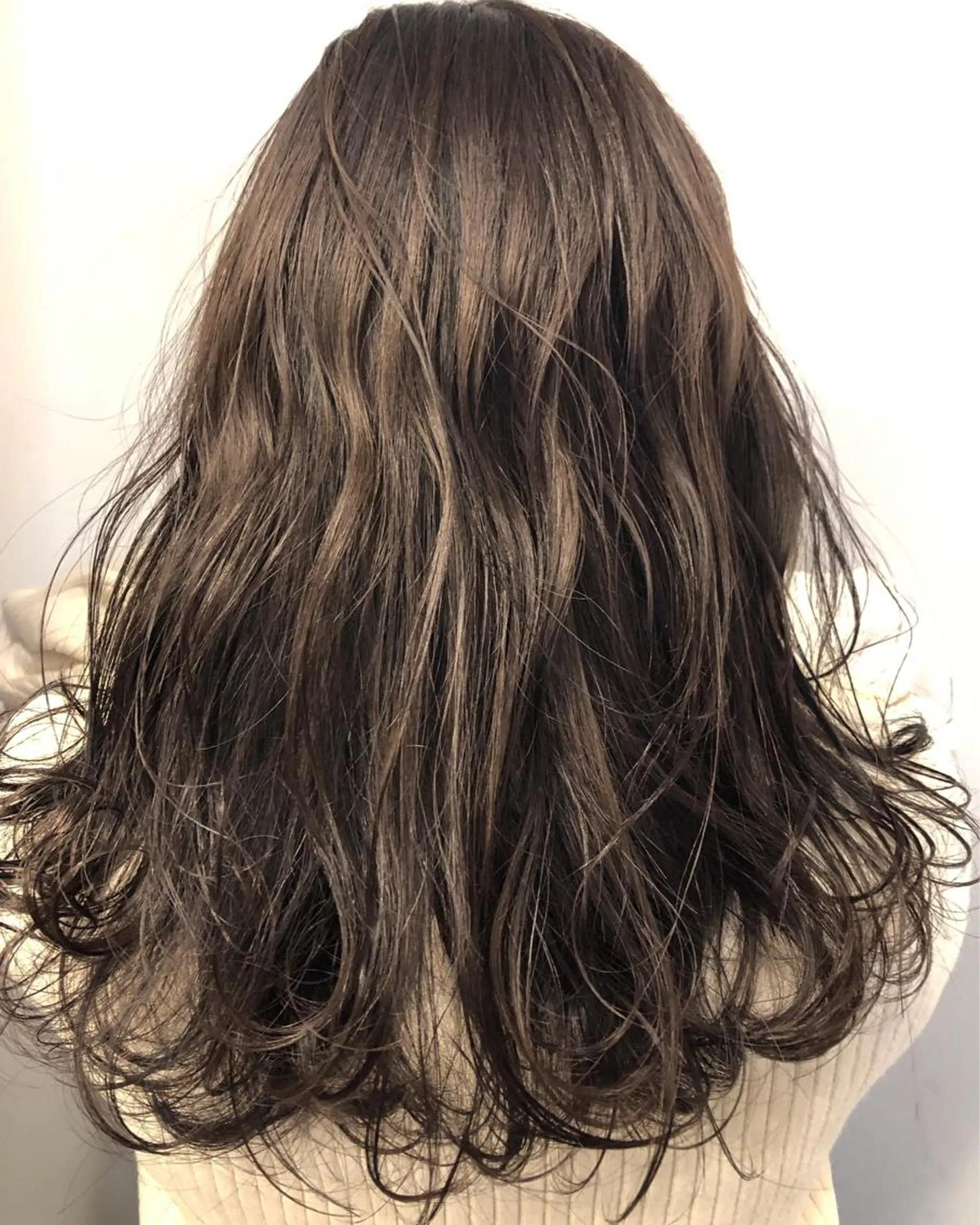 セミロング カラー 岡田 拓也のヘアスタイル